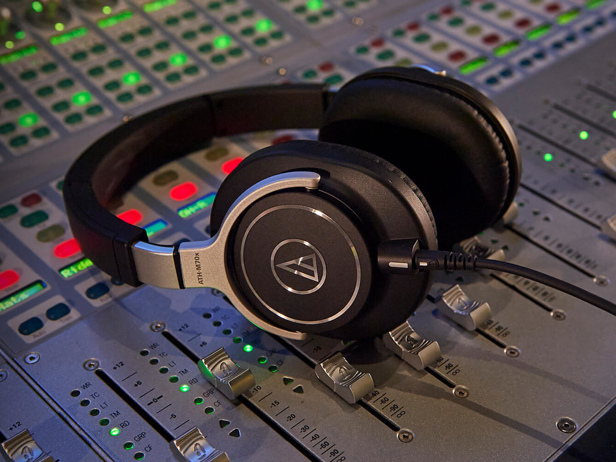 Audio Technica ATH-M70X Professional Studio Monitor Headphones - Closed-Back Design for Accurate Sound Reproduction - Perfect for Music Production, DJing & Audio Mixing