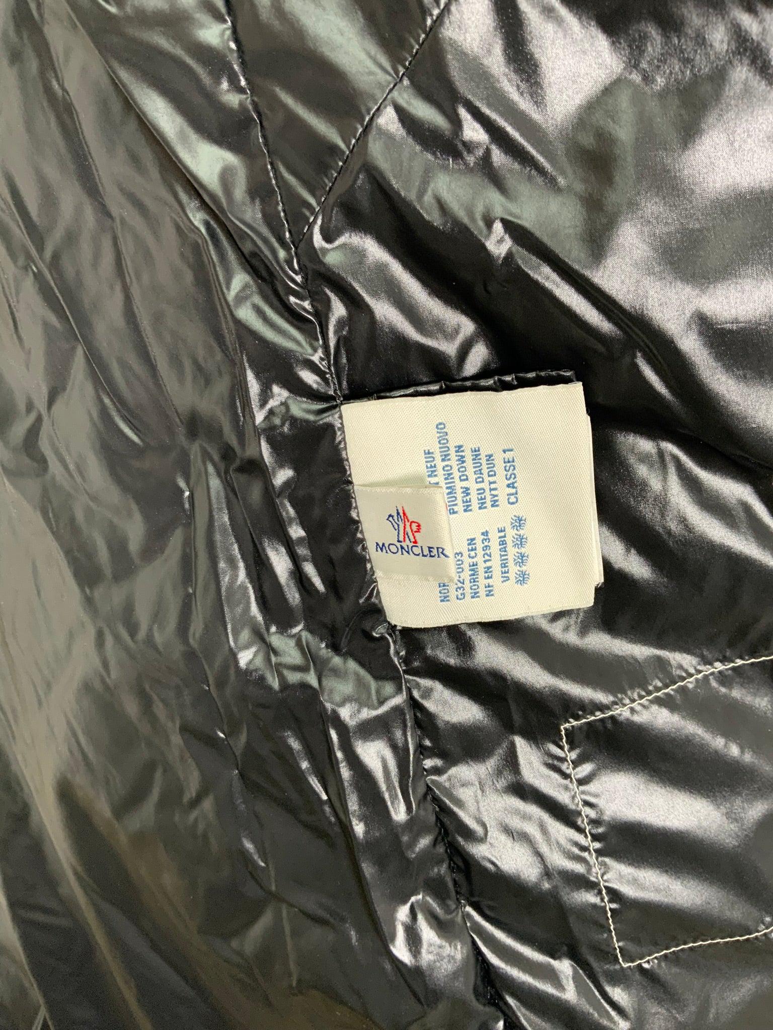 MONCLER Quilted Puffy Jacket for Women & Men - Lightweight Winter Coat, Waterproof Down Jacket, Size M - Perfect for Skiing, Hiking & Cold Weather Fashion