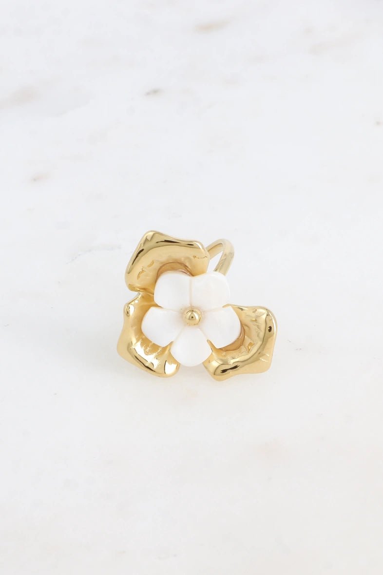Pearl Inlaid Leaf and Flower Design Ring – Elegant Natural Style for Women’s Daily Wear, Parties & Special Occasions