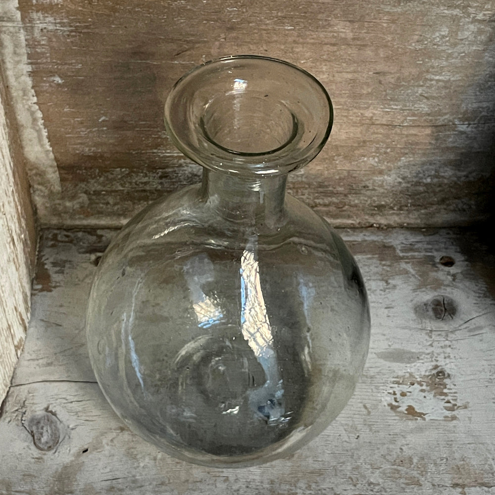 Bistrot Round Carafe - Elegant Glass Water Pitcher for Home, Restaurant & Bar - Perfect for Serving Wine, Juice & Iced Tea at Dinner Parties & Outdoor Gatherings