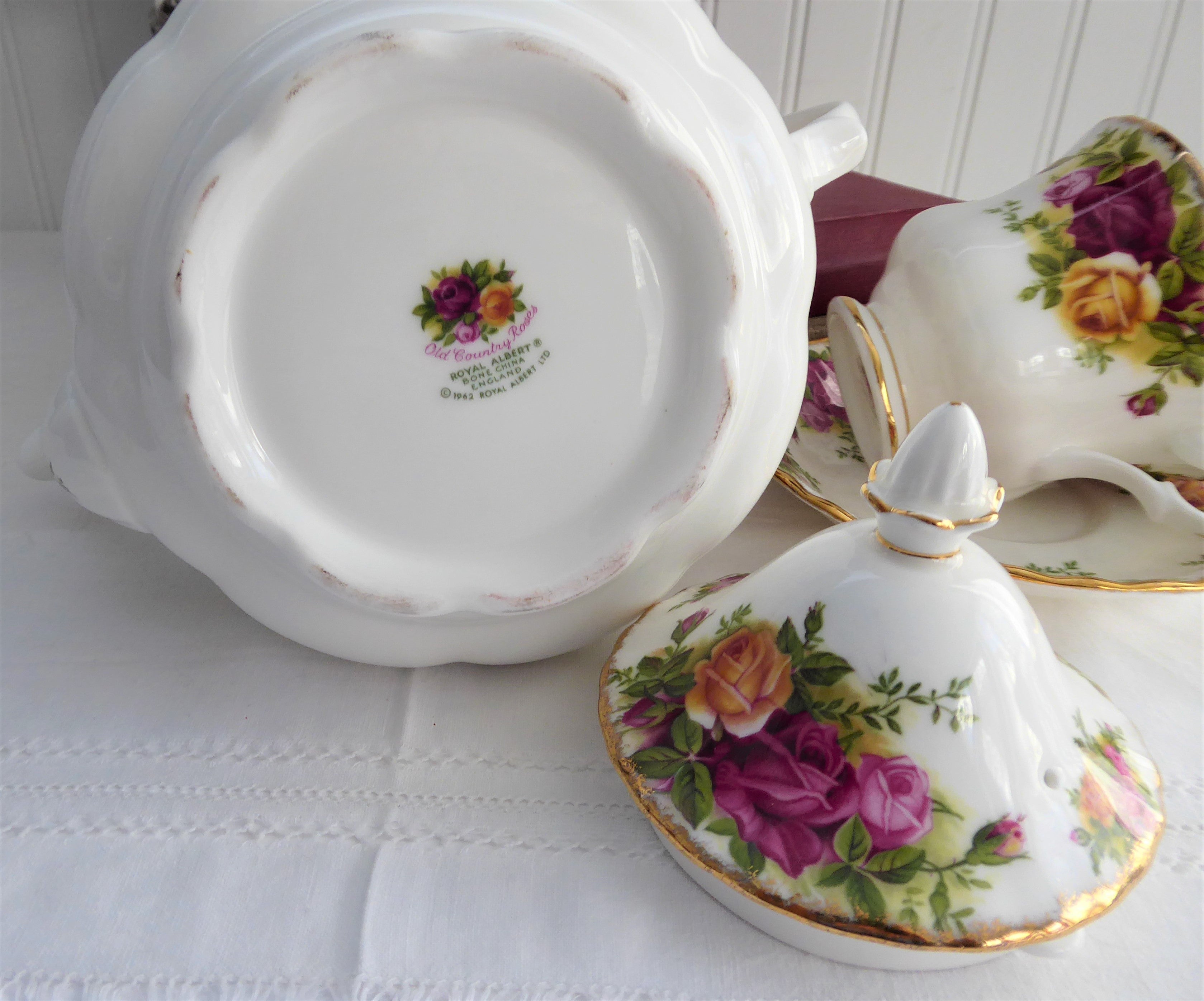 Royal Albert Old Country Roses Teapot 26oz - English Bone China Teapot (1974-1992) | Perfect for Afternoon Tea, Bridal Showers & Vintage Collectors