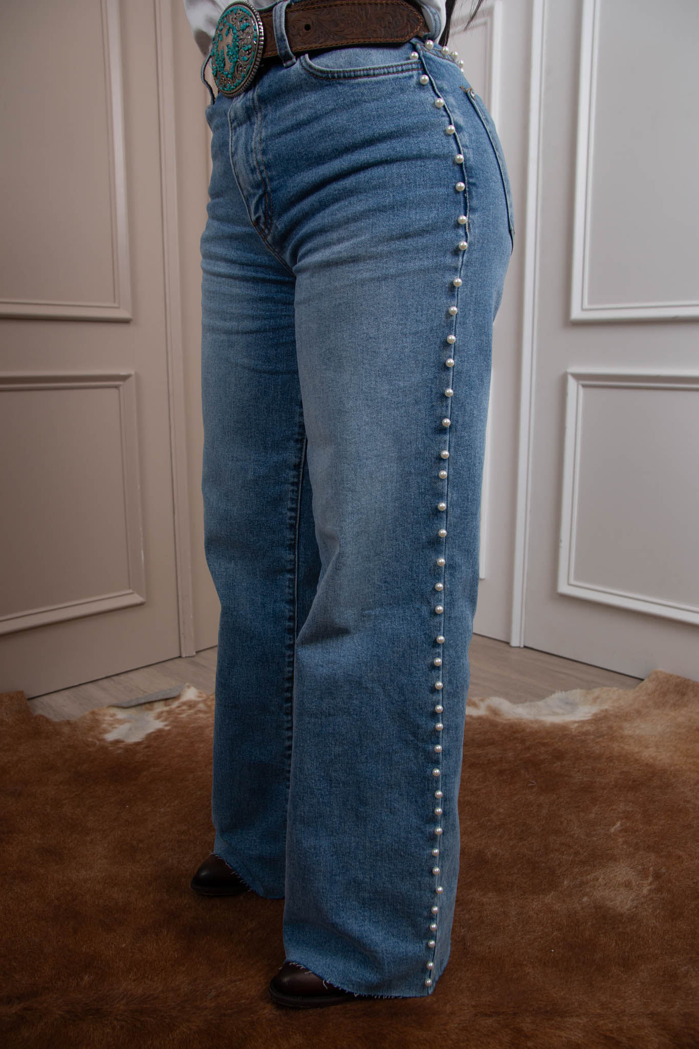 Stylish Pearl Embellished Denim Jeans for Women - Trendy High Waist Skinny Jeans with Pearl Accents - Perfect for Casual Outfits, Parties & Date Nights