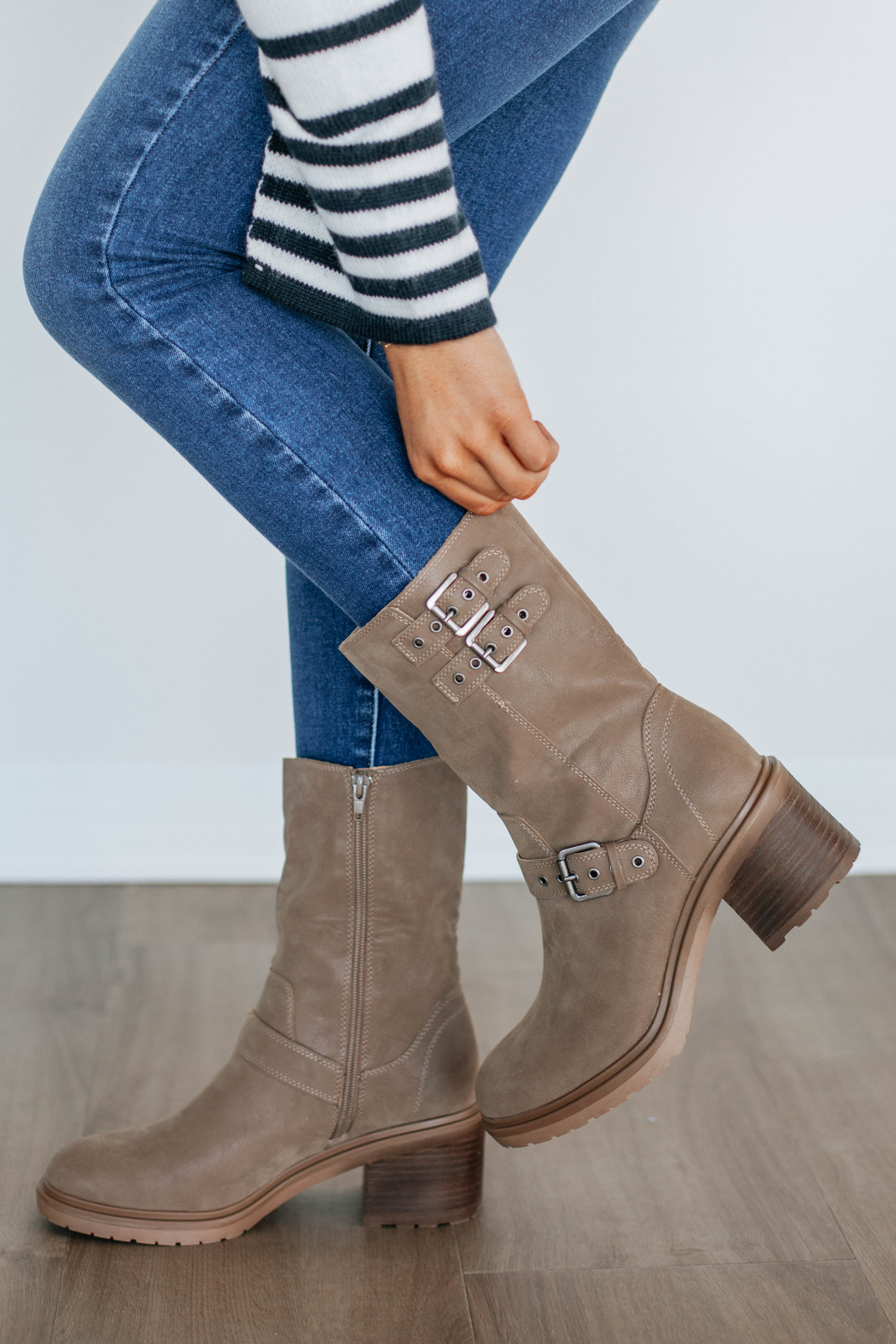 Cool On Command Boots for Women - Dark Taupe Waterproof Winter Boots for Snow, Hiking & Outdoor Activities