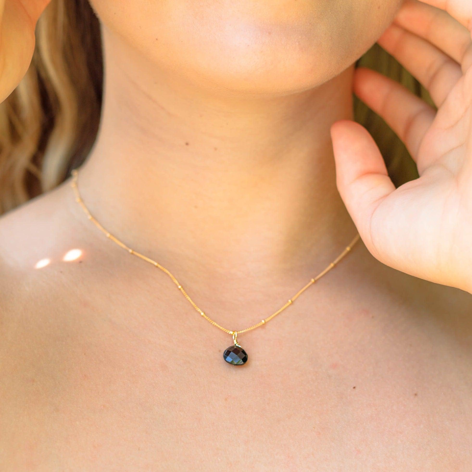 Elegant Black Onyx Teardrop Crystal Pendant Necklace for Women - Perfect for Everyday Wear, Gift Giving & Special Occasions