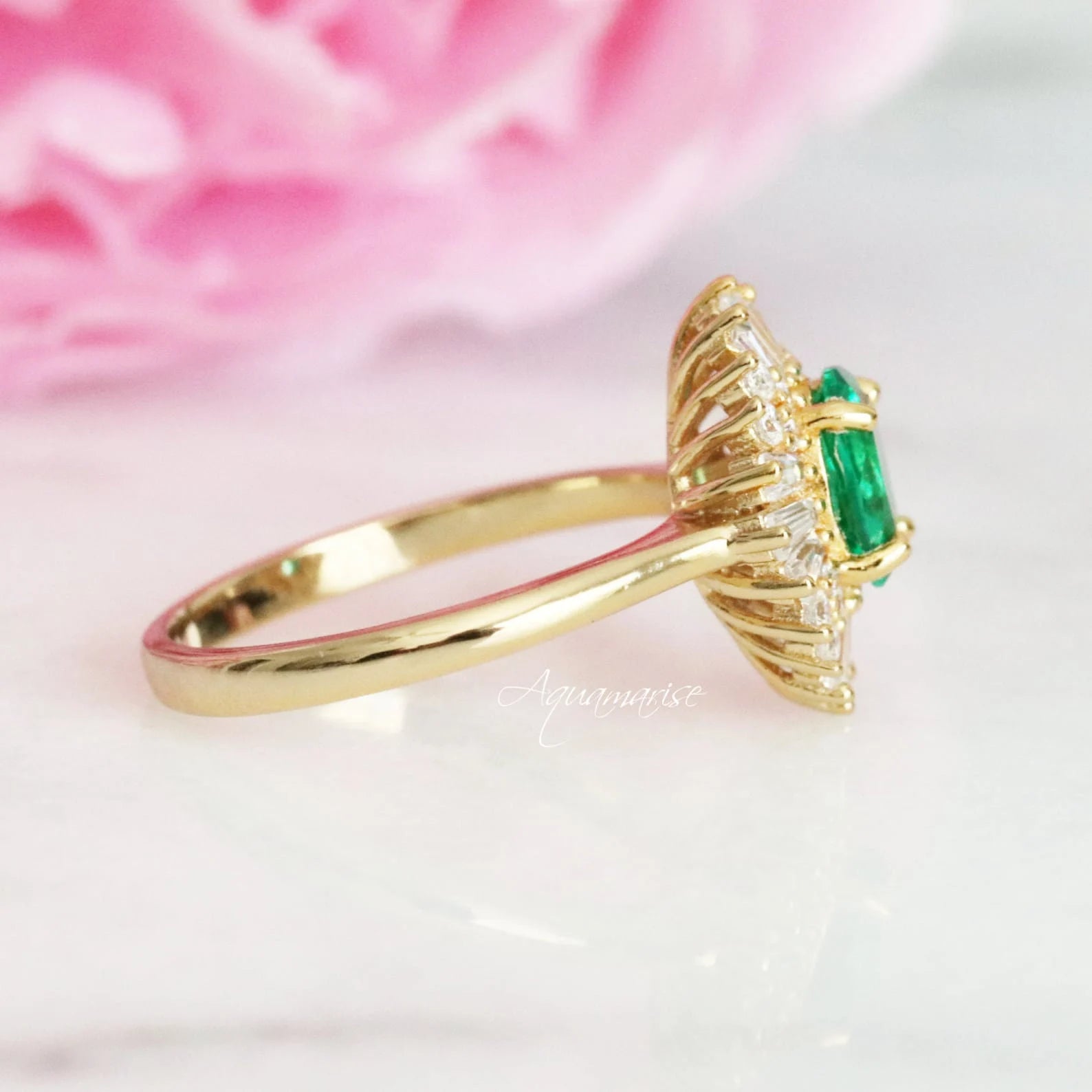 Victoria Emerald Couples Ring - Elegant Matching Wedding Bands for Him & Her - Perfect for Anniversaries, Engagements & Romantic Gifts