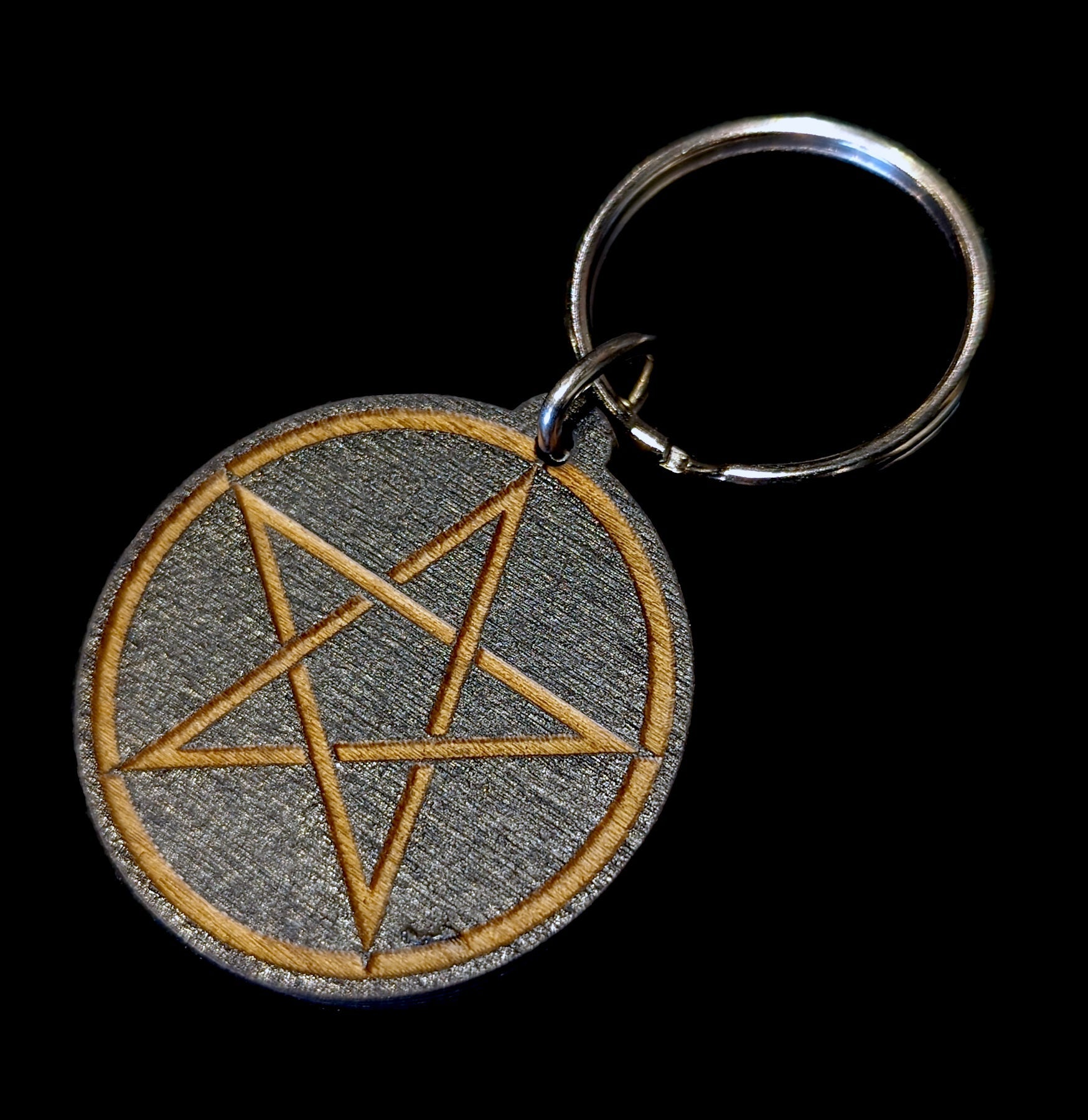 Unique Pentagram Wooden Keychain - Handcrafted Wood Keyring for Wicca, Pagan, Gothic Style - Perfect for Gifts, Home Decor, and Spiritual Protection