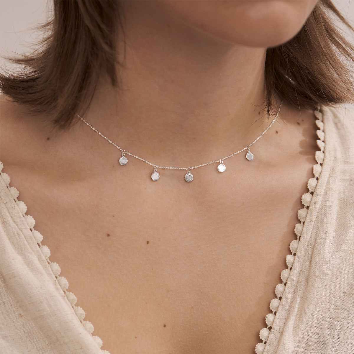 Daisy Drop Necklace - Elegant Floral Pendant Jewelry for Women, Perfect for Weddings, Parties & Everyday Wear