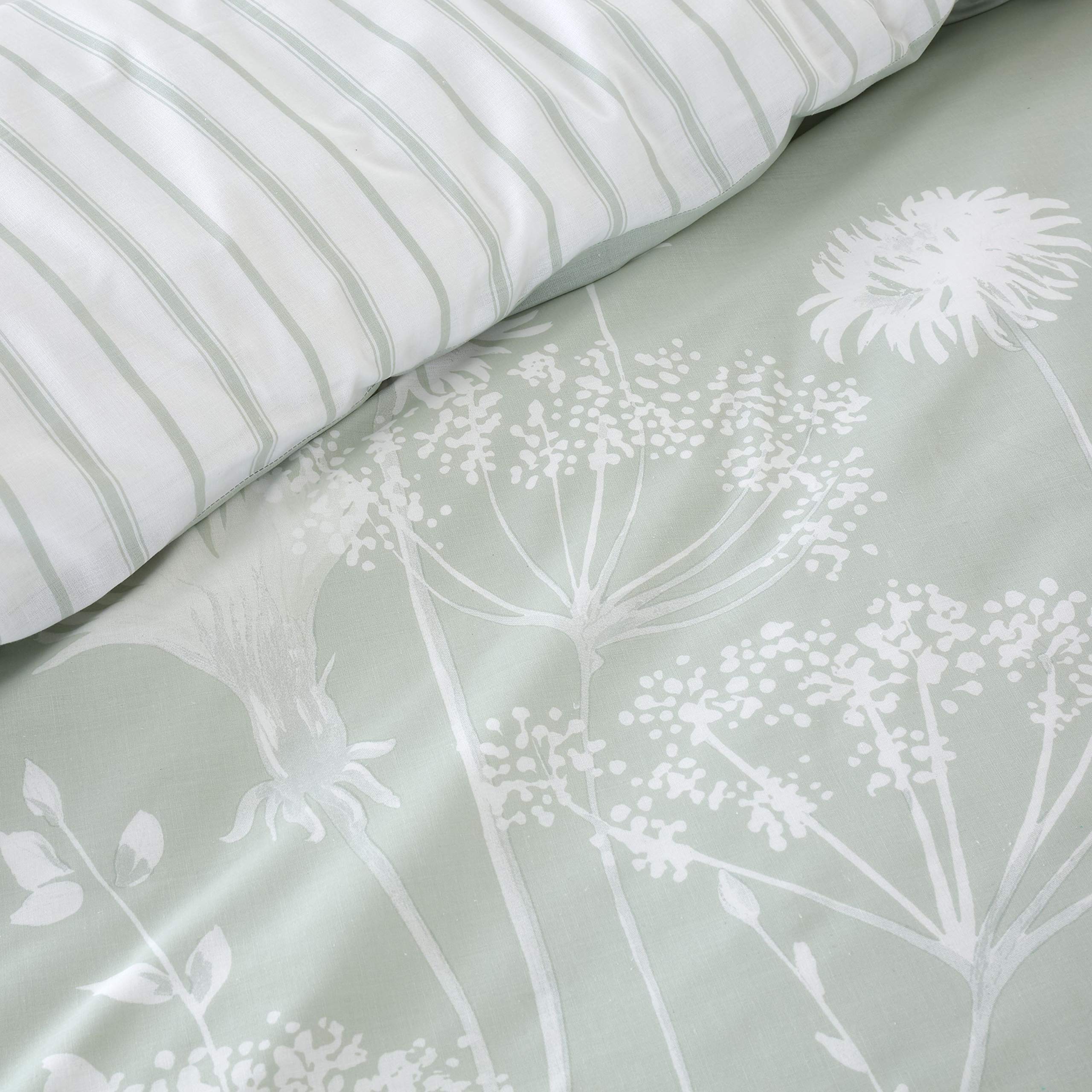 Catherine Lansfield Meadowsweet Floral Reversible King Size Duvet Cover Set with Pillowcases - Green Botanical Print Bedding for Master Bedroom & Guest Room Decor