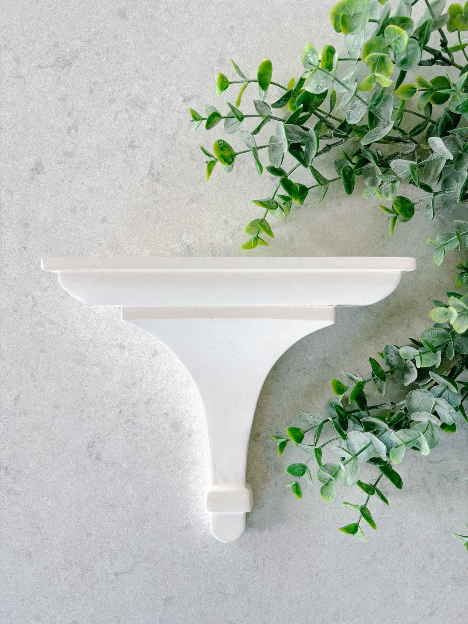 White Decorative Statue Shelf - Elegant Display Shelf for Home Decor, Books & Collectibles - Perfect for Living Room, Bedroom & Office