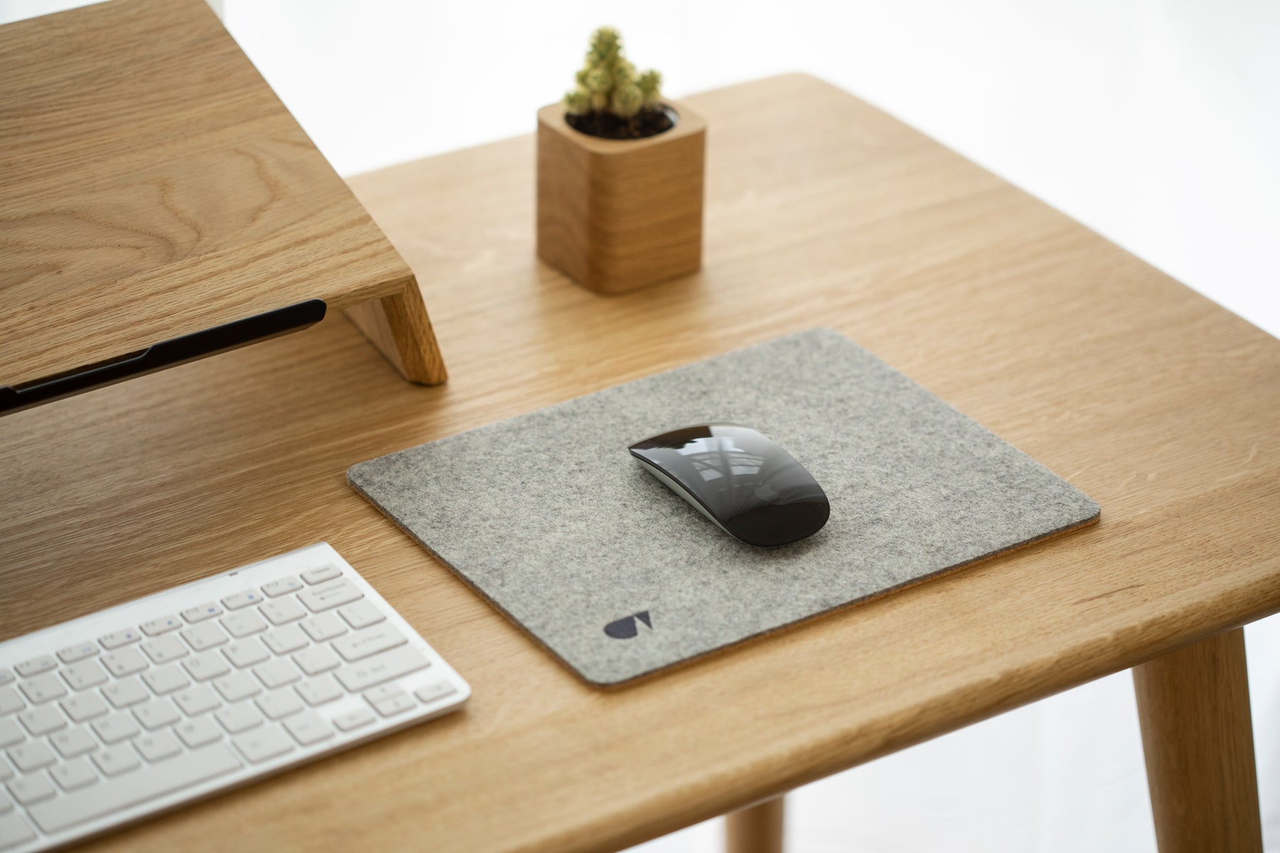 Premium Felt & Cork Mouse Pad - Ergonomic Desk Mat for Comfortable Work & Gaming - Non-Slip Surface for Office, Home & Computer Use