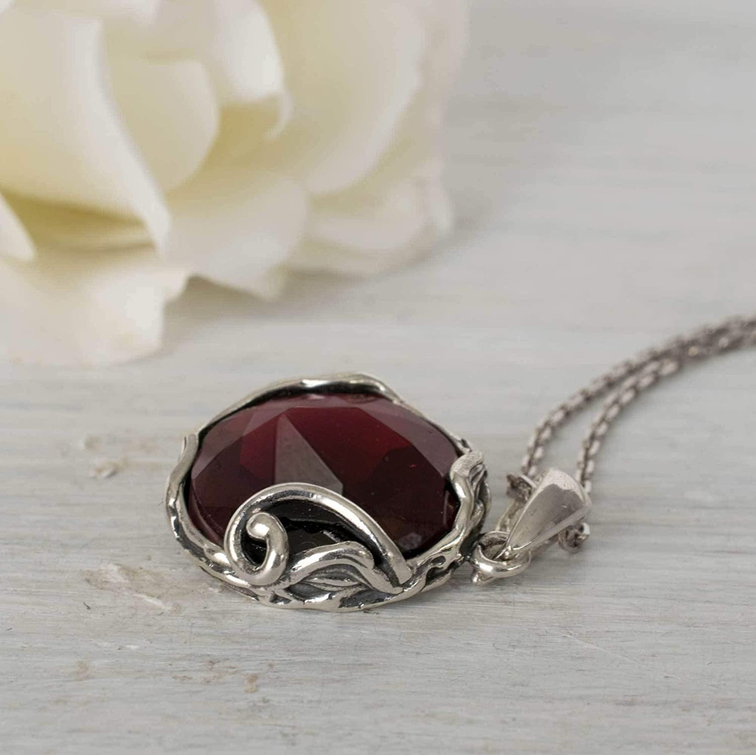 925 Sterling Silver Red Garnet Necklace for Women - January Birthstone Pendant - Elegant Statement Jewelry - Perfect for Everyday Wear & Special Occasions - Gift for Her - Dainty Silver Necklace with Garnet Stone