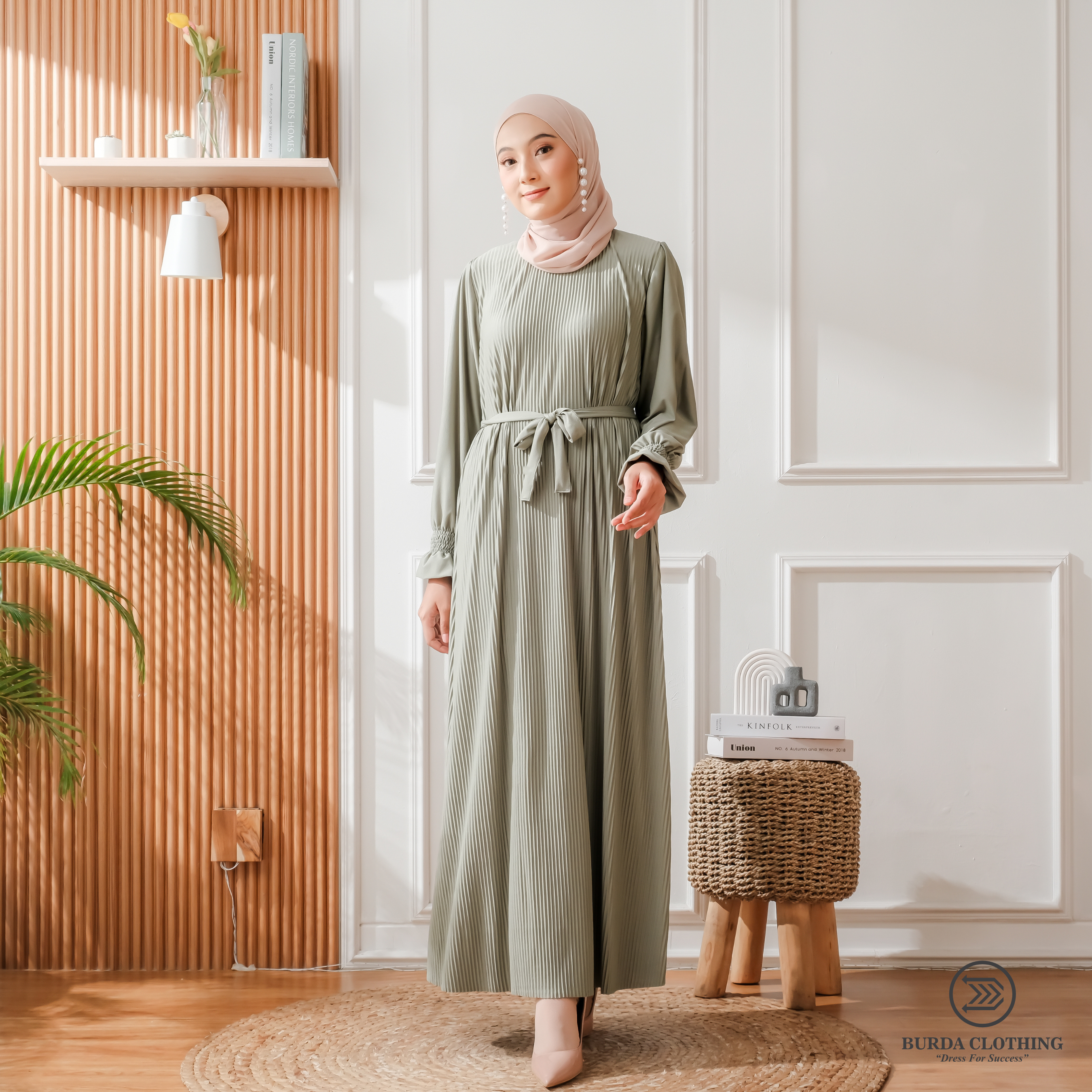 Women's Plain Green Dress - Elegant & Comfortable Casual Wear for Office, Party & Everyday Outfits