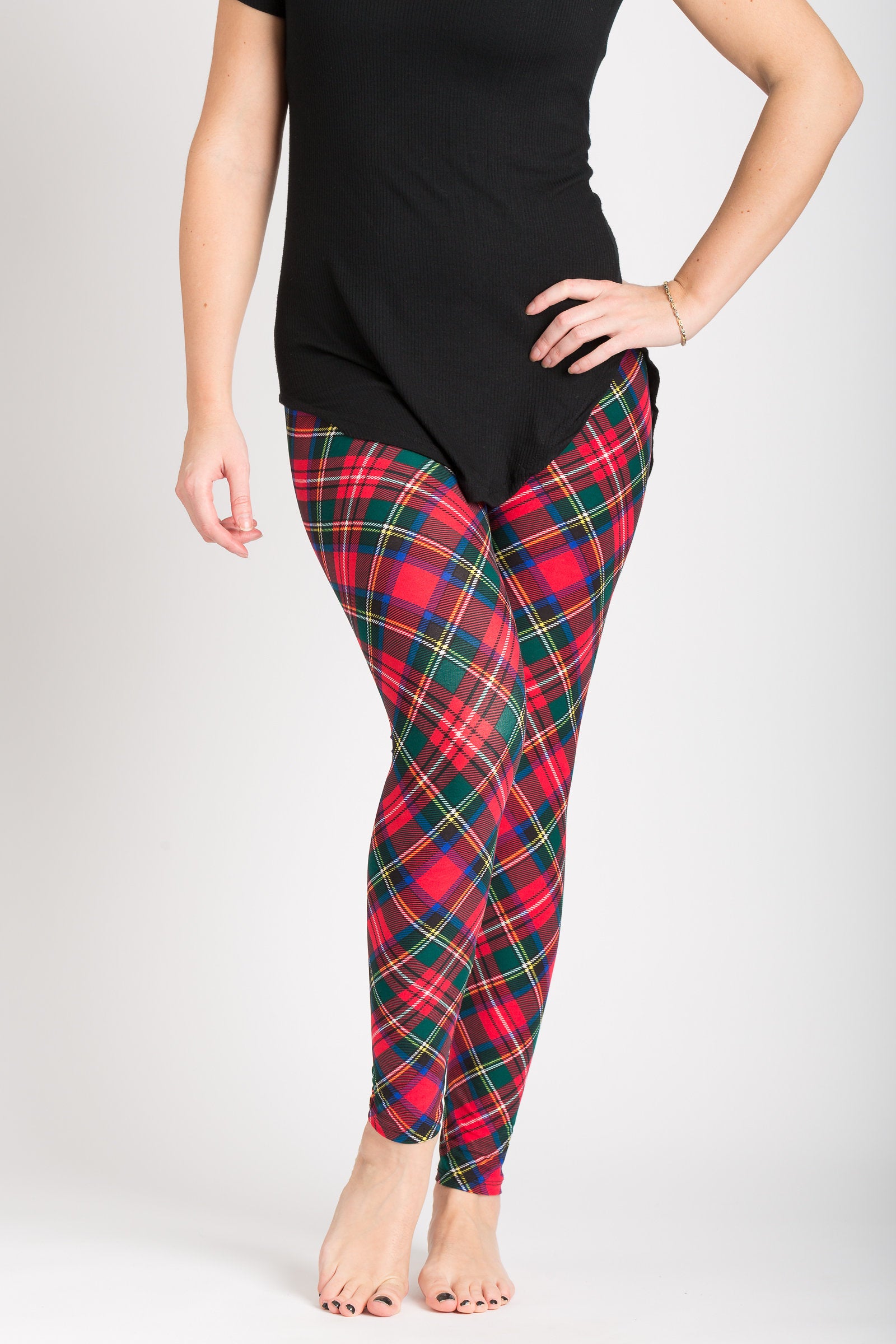 Royal Stewart Tartan Plaid Scarf - Classic Scottish Wool Wrap for Men & Women - Perfect for Winter, Holidays & Outdoor Adventures