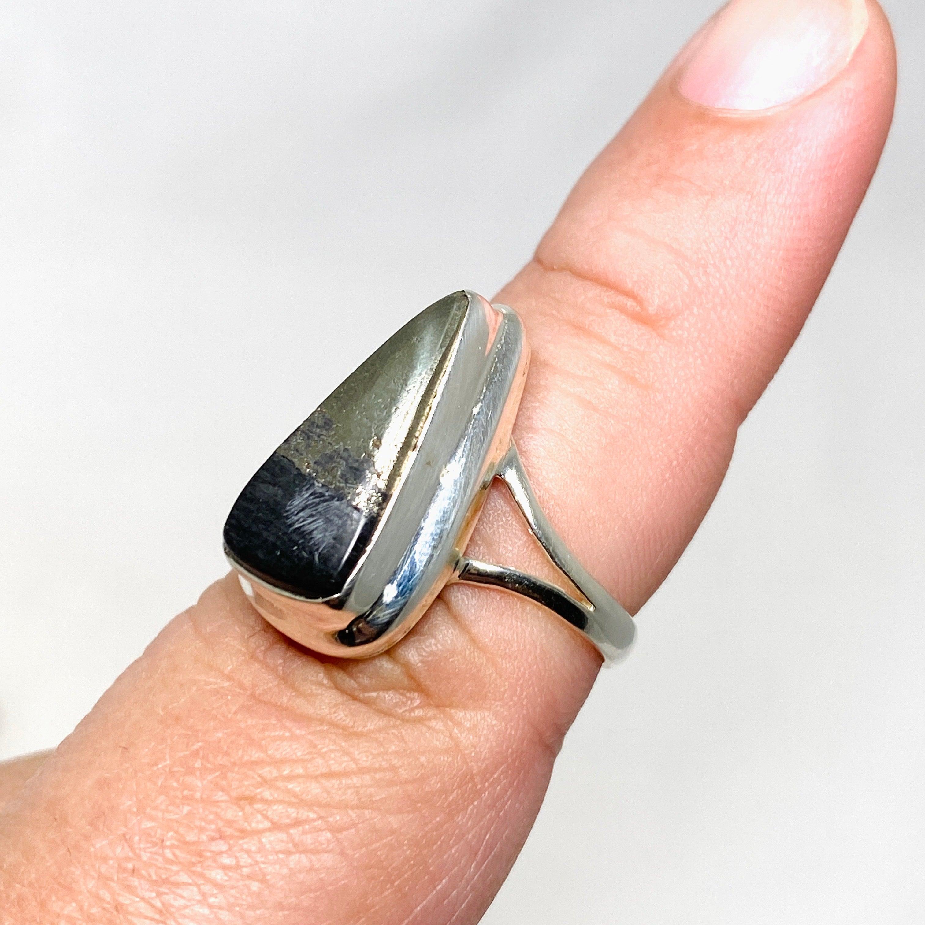 Healer's Gold Triangular Split Band Ring - Size 8 KRGJ3201 - Perfect for Boho Fashion, Spiritual Healing & Everyday Wear