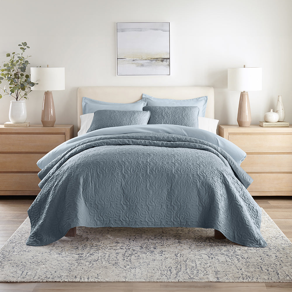 Floral 3-Piece Quilted Coverlet Set - Soft Bedspread for Queen Size Bed - Perfect for Spring & Summer Bedroom Decor
