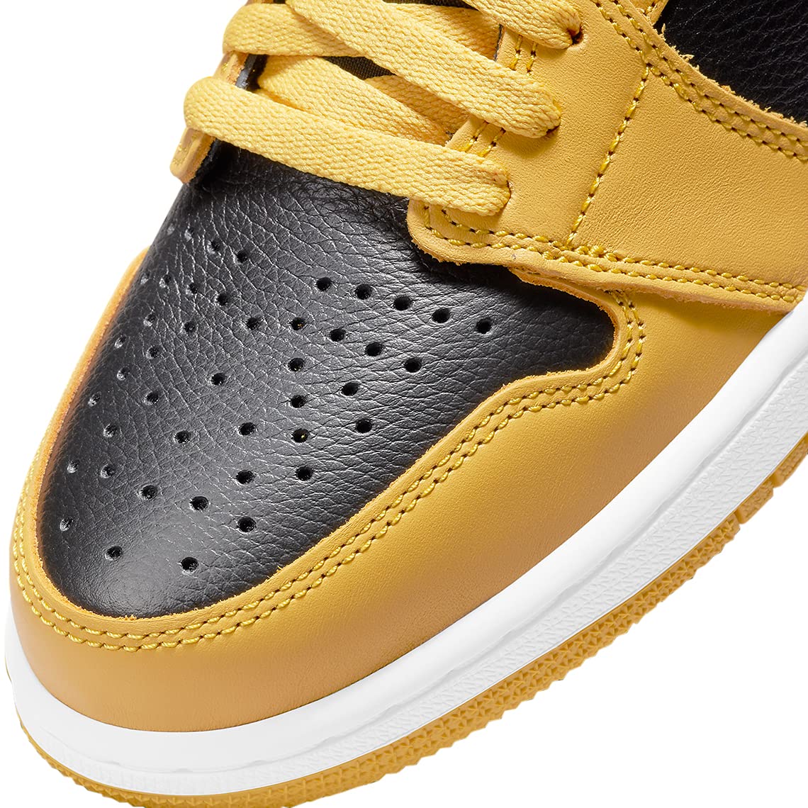 Nike Men's Air Jordan 1 Retro High OG Basketball Shoes - Classic Sneakers for Streetwear, Sports & Casual Outfits