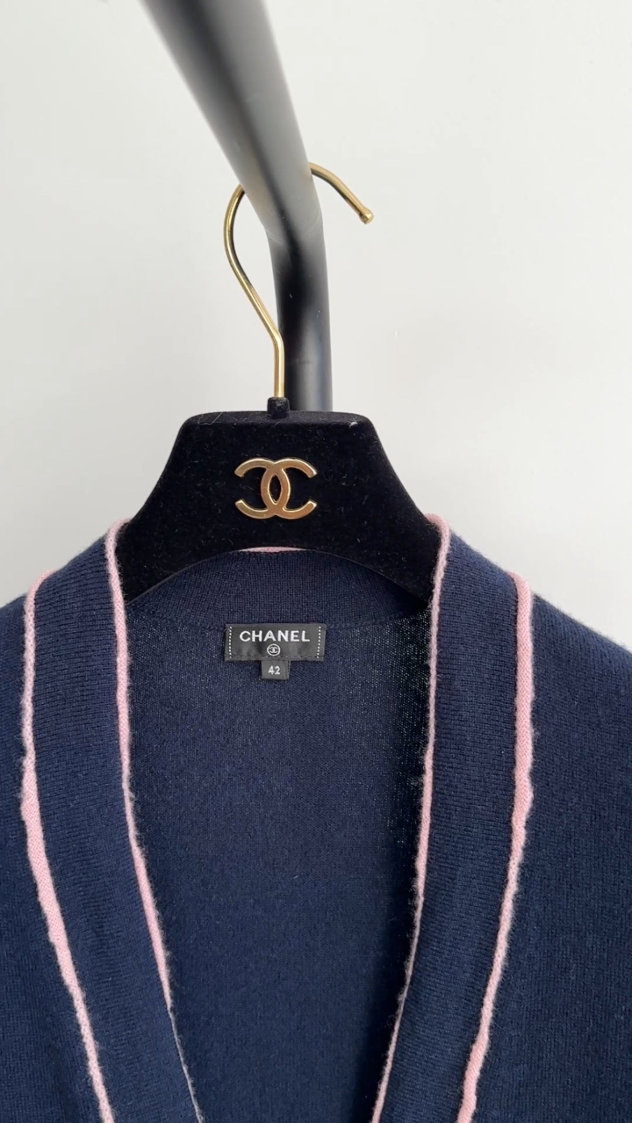 Chanel 21S Navy and Pink No. 5 Cashmere Cardigan Sweater Women's Size FR42 / US10 - Luxury Knitwear for Fall & Winter Fashion, Office Wear & Special Occasions