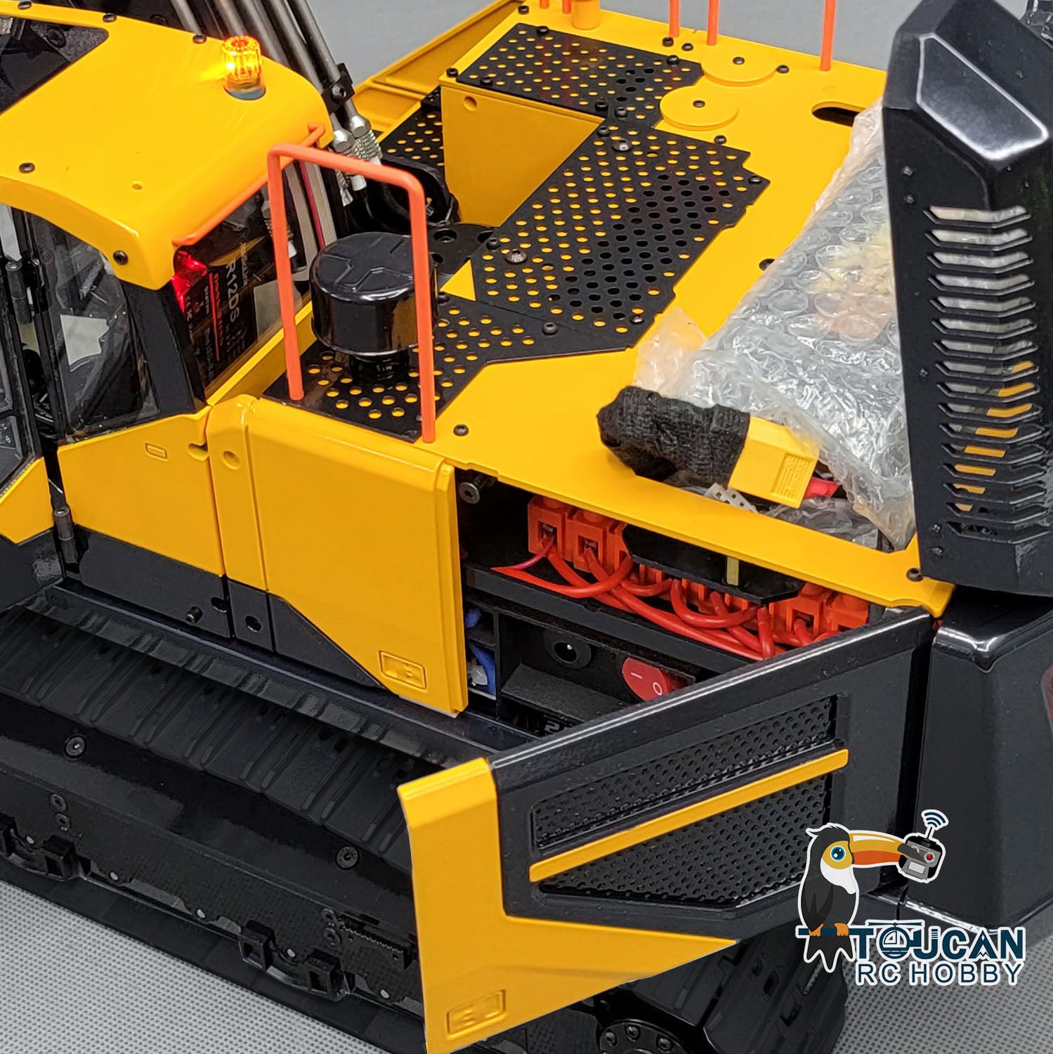 1:14 Scale MTMODEL EC380 Metal Hydraulic Tracked Excavator RC Construction Vehicle - 3 Arms Heavy Duty Digger Machine for Construction Site Simulation & RC Hobby Enthusiasts