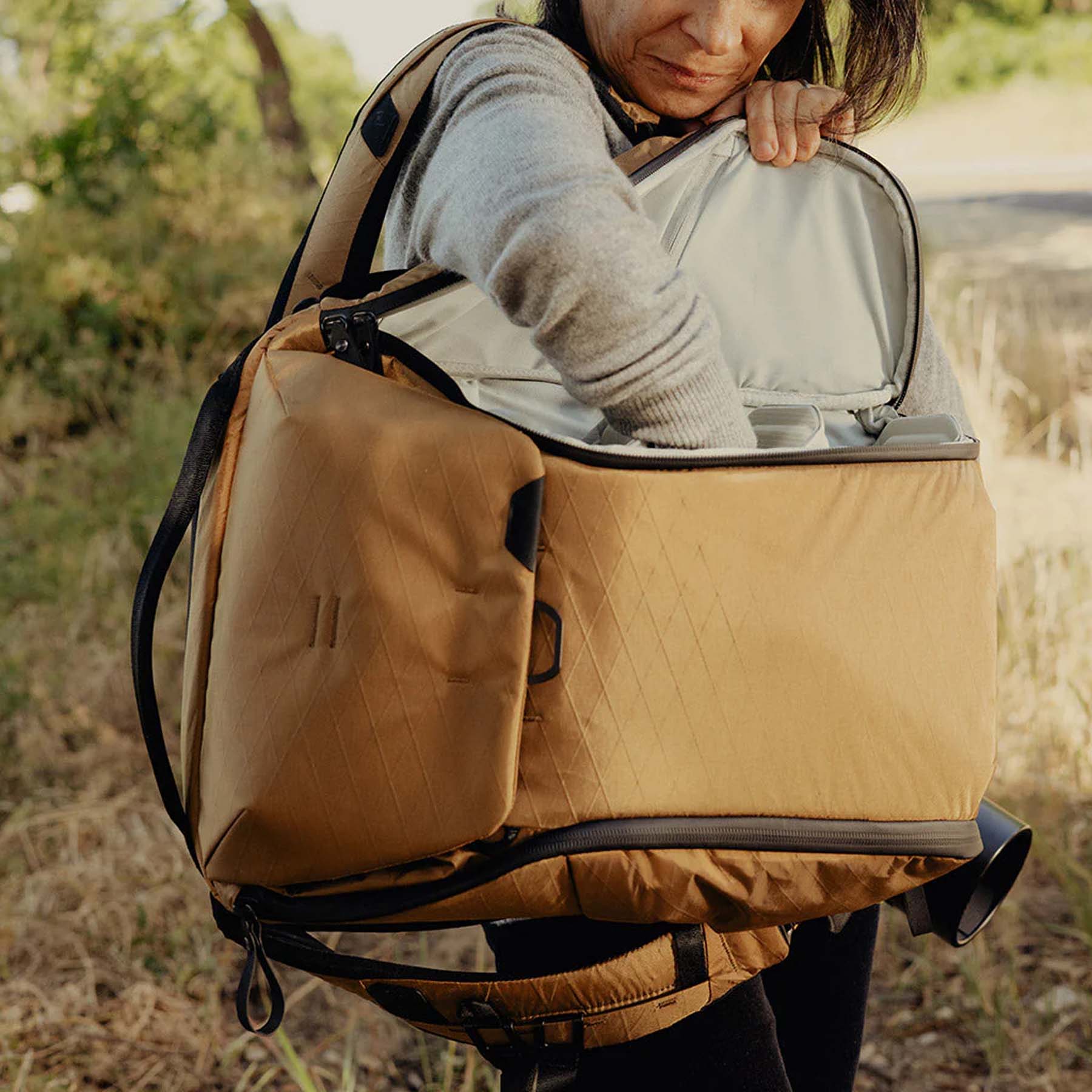 Peak Design Everyday Backpack 20L - Durable Camera & Travel Backpack for Photographers - Waterproof Laptop Bag with Customizable Storage - Perfect for Commuting, Hiking & Urban Adventures