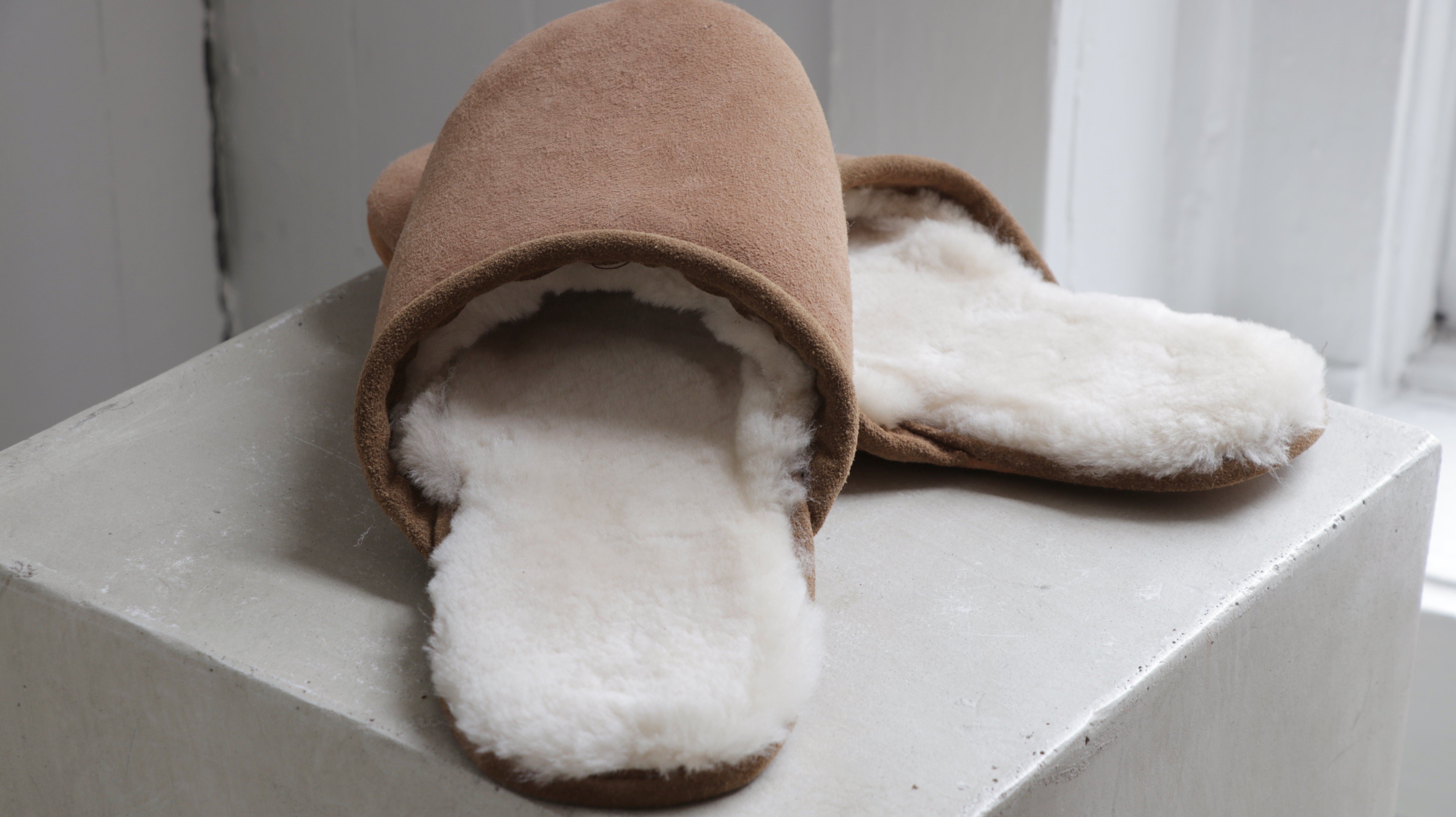 Cozy Sheepskin Slip-On Slippers for Women & Men - Soft Indoor/Outdoor House Shoes - Perfect for Winter, Home, and Relaxation