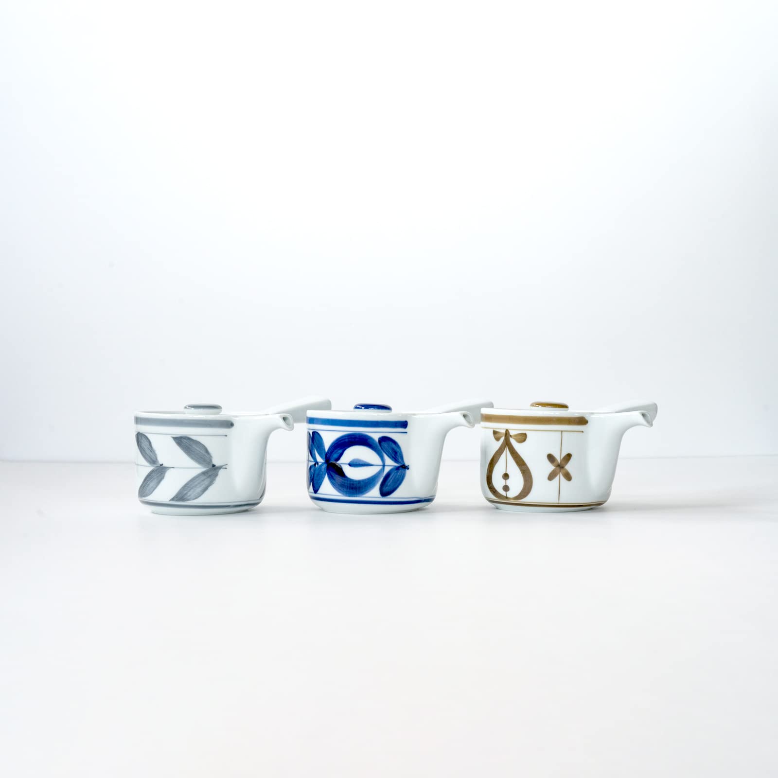 Premium Hasami Ware Teapot - Saikai Pottery 73446 Majolica Floral Design with Super Stainless Steel Filter & Tea Strainer | 14.2oz (425ml) Microwave & Dishwasher Safe Japanese Ceramic Teapot | Perfect for Loose Leaf Tea, Herbal Infusions & Home Tea Ceremonies