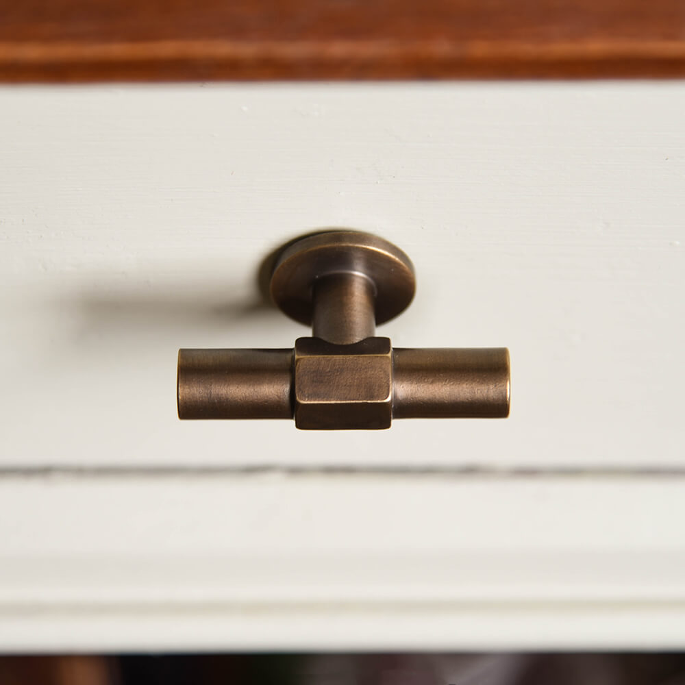 Vintage Distressed Antique Brass T-Bar Cabinet Knob - Classic Hardware Pull for Kitchen Cabinets, Dressers & Furniture Drawers (Set of 10) - Perfect for Farmhouse, Industrial & Rustic Home Decor