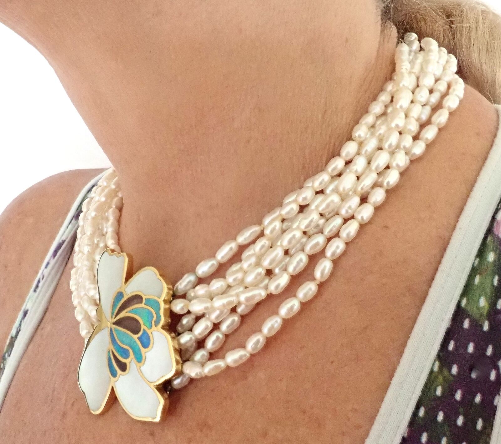 Authentic Tiffany & Co 18k Yellow Gold Mother of Pearl Flower Necklace - Elegant Jewelry Gift for Women, Perfect for Weddings & Special Occasions