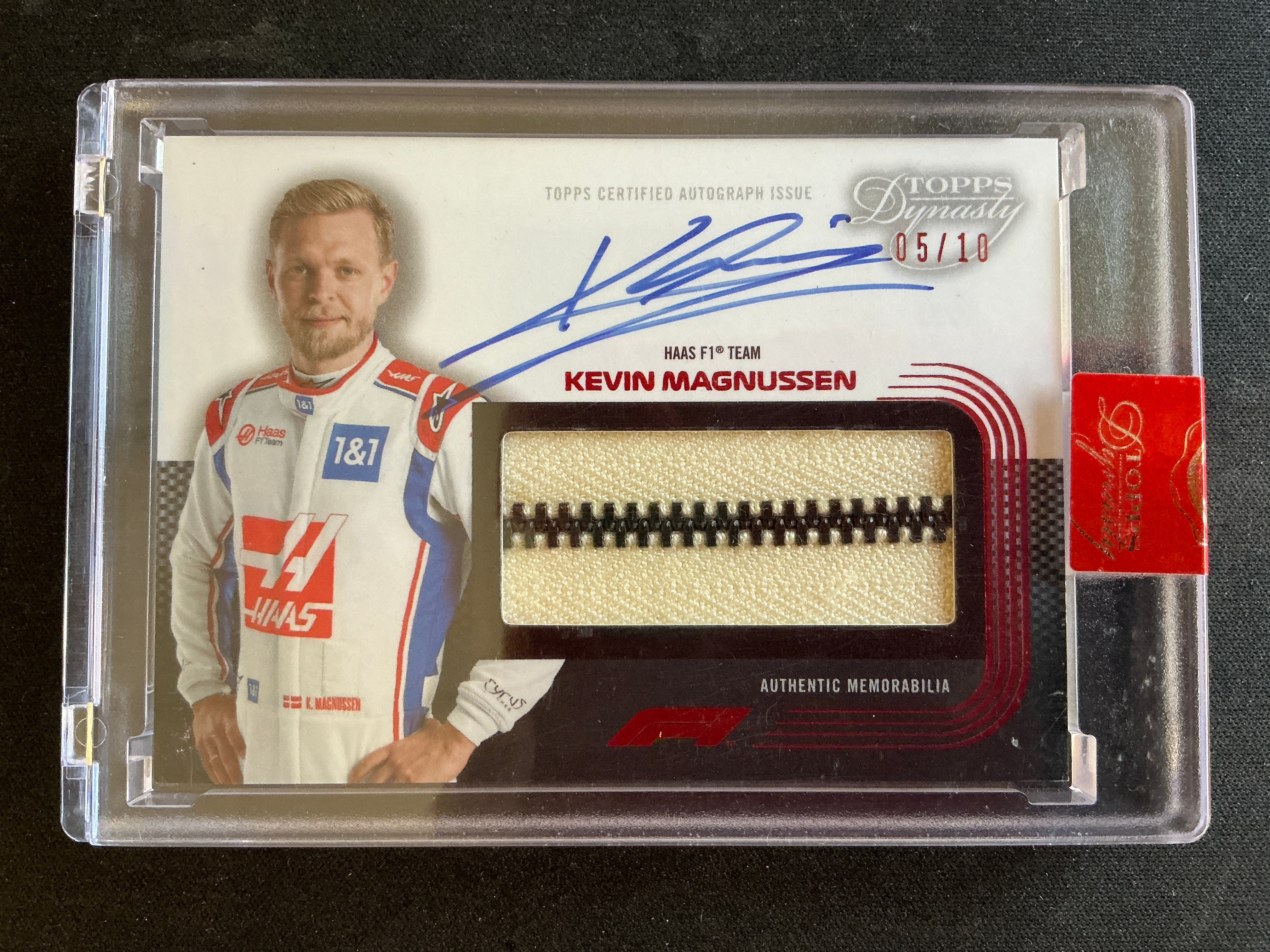 2022 Kevin Magnussen #DAF KM Dynasty Autograph Suit Zipper - Perfect for F1 Racing Fans, Collectors, and Motorsport Memorabilia Enthusiasts