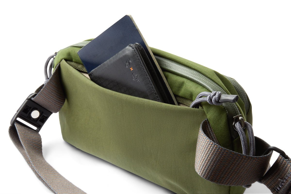 Bellroy Venture Ready Sling 2.5L Crossbody Bag - Lightweight & Water-Resistant Travel Pack for Men & Women - Perfect for Hiking, Commuting & Everyday Carry