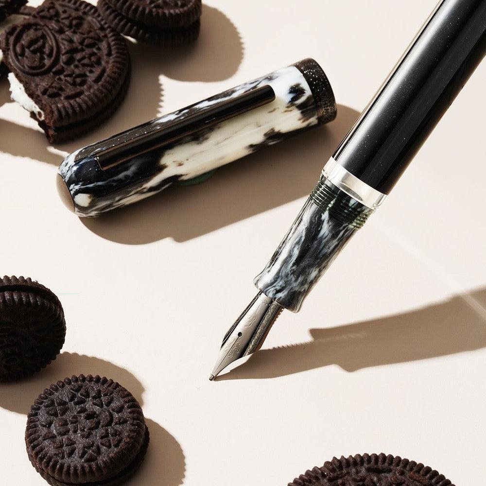 Nahvalur (Narwhal) Voyage Cookies and Cream Fountain Pen - Premium Writing Instrument for Calligraphy, Journaling & Gift Giving