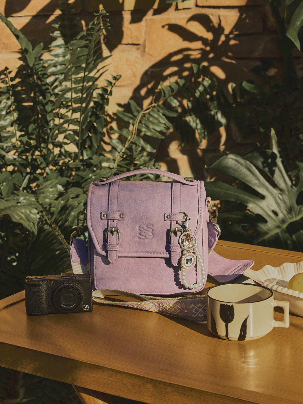 Vintage Leather Shoulder Camera Bag for Women - Retro Style Crossbody Purse with Adjustable Strap, Perfect for Travel, Photography & Everyday Use