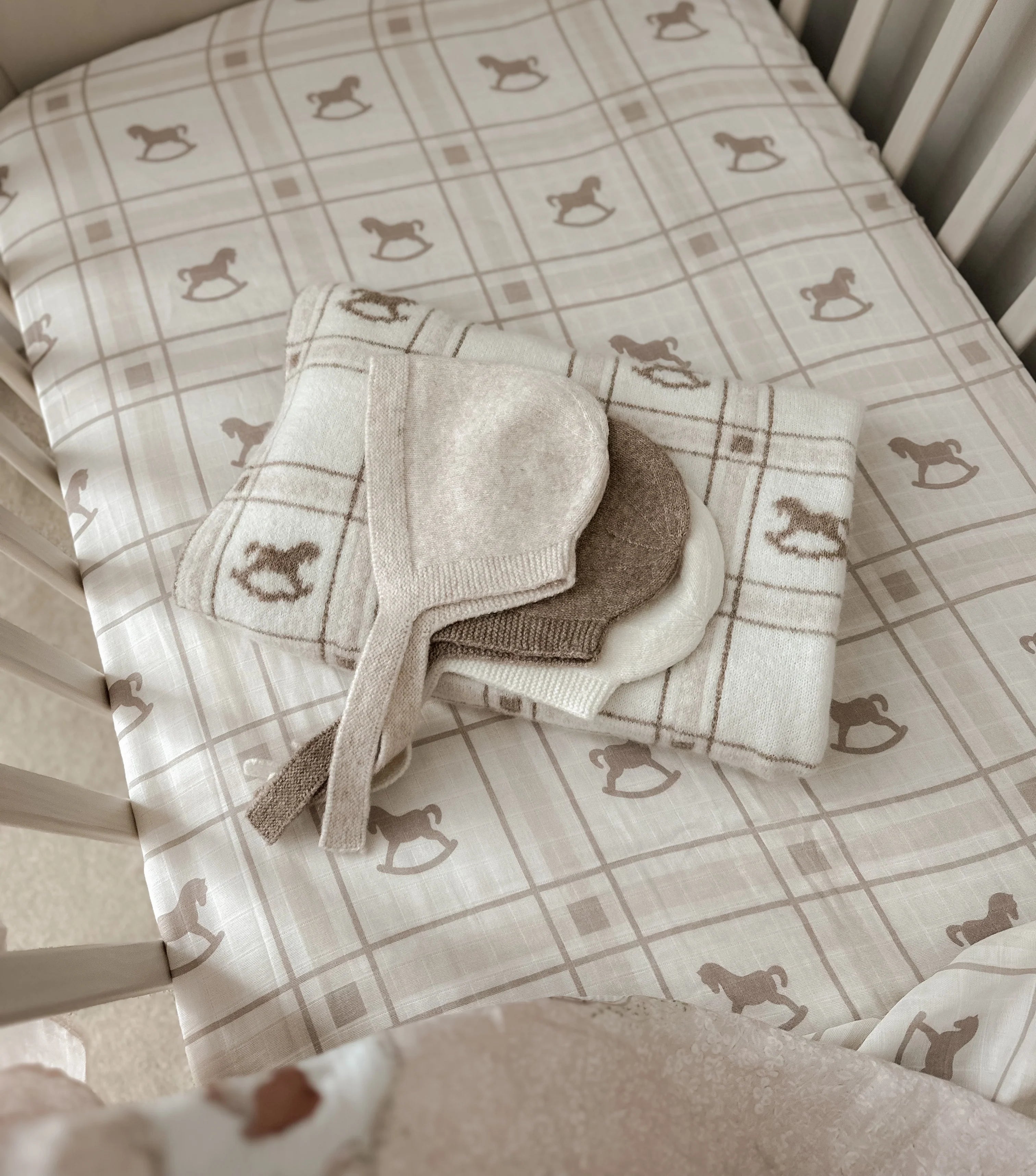 Organic Muslin Cot Sheet for Baby Crib - Soft Breathable Nursery Bedding - Perfect for Newborns, Infants & Toddlers - Rocking Horse Design - Ideal for Nursery, Daycare & Travel Use