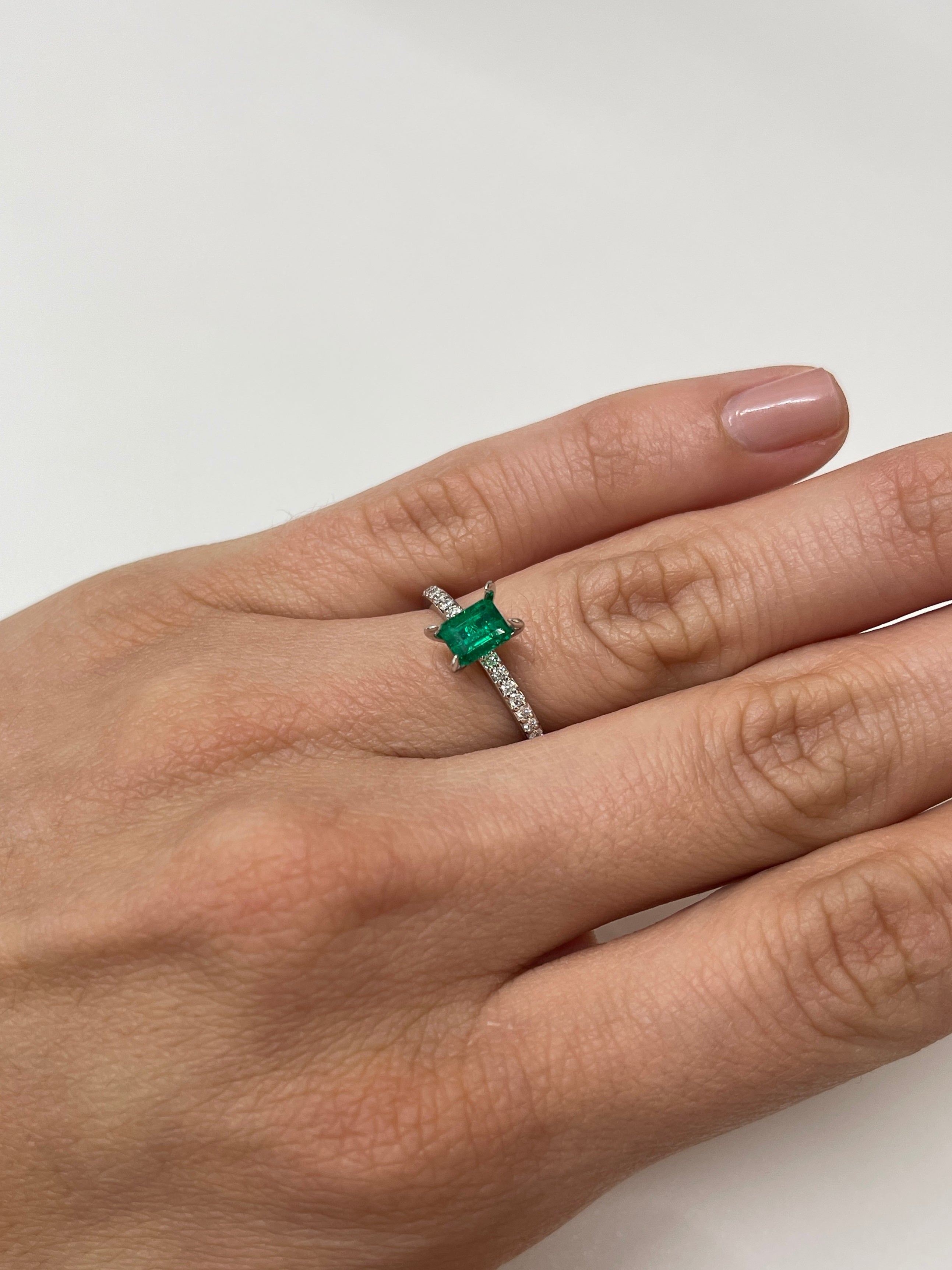 0.85 Carat AAA+ Colombian Loose Emerald Gemstone - 5.8x4.7mm Emerald Cut for Jewelry Making, Engagement Rings & Luxury Gifts