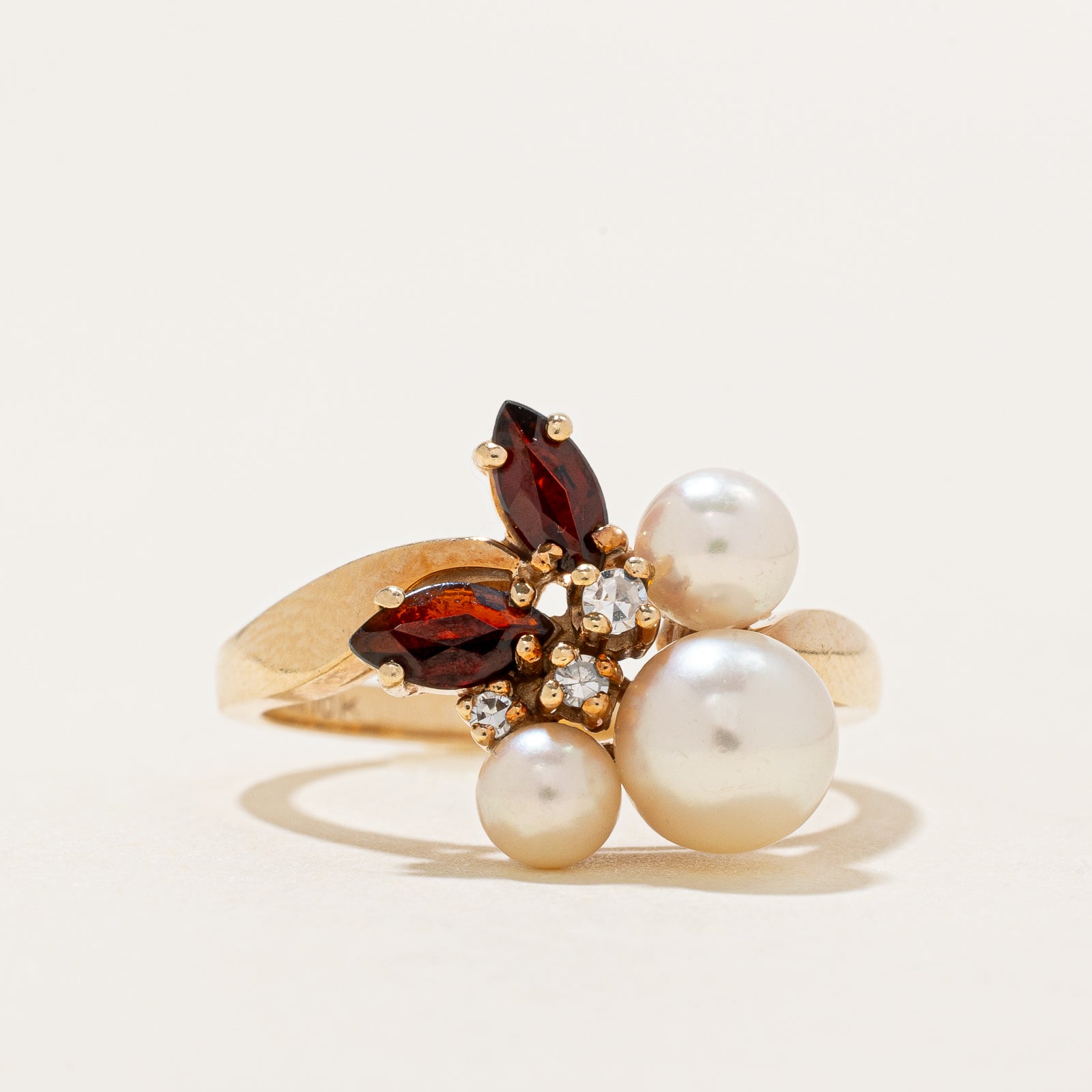 Exquisite Pearl, Garnet & Diamond Ring - 0.35ctw Garnet & 0.05ctw Diamond - Size 7.5 - Elegant Jewelry for Weddings, Anniversaries & Special Occasions