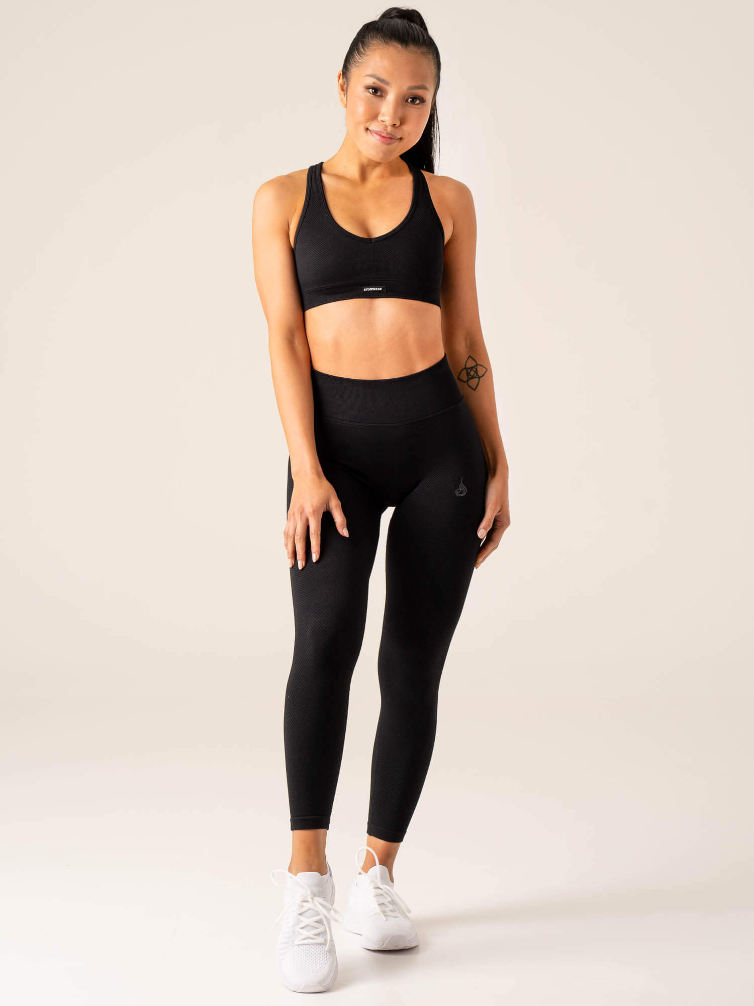High-Waisted Circuit Rib Seamless Sports Bra - Breathable Workout Top for Women - Black - Perfect for Yoga, Running & Gym