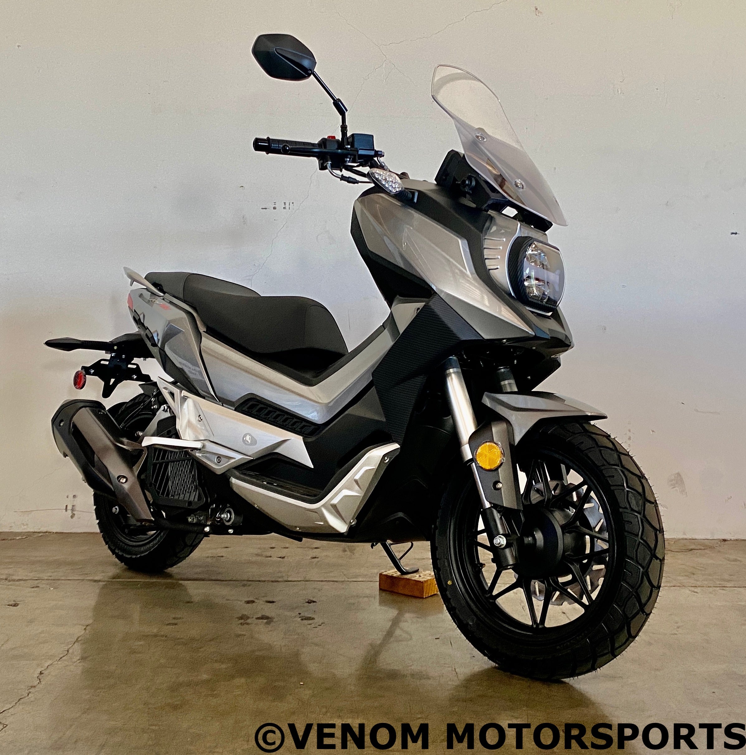 Lifan KPV 150 150cc Fuel Injected Scooter with Automatic Transmission - Perfect for Urban Commuting, Campus Travel & Weekend Adventures