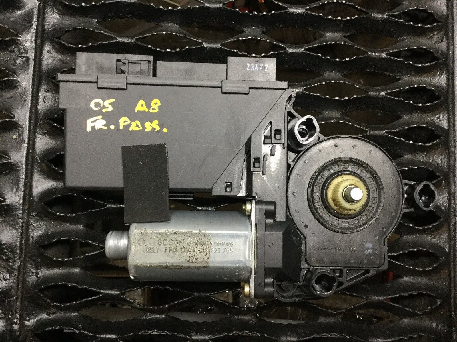 2003-2007 Audi A8 Front Right Passenger Door Window Motor Replacement - OEM Quality - Perfect for Smooth Window Operation & Repair