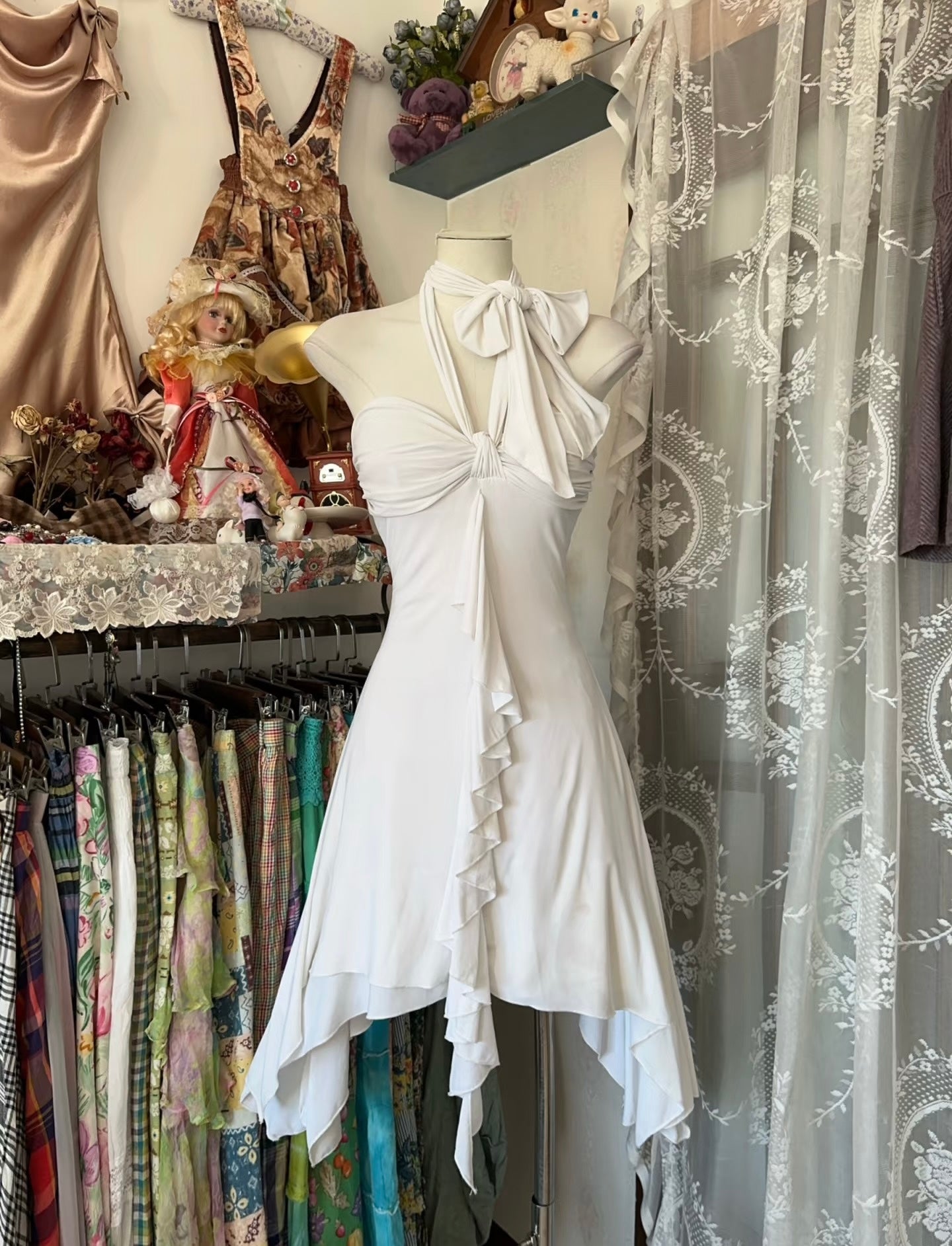 Vintage White Halter A-Line Short Prom Dress with Ruffle Details - Elegant Formal Gown for Homecoming, Cocktail Parties & Special Occasions - Style J5019