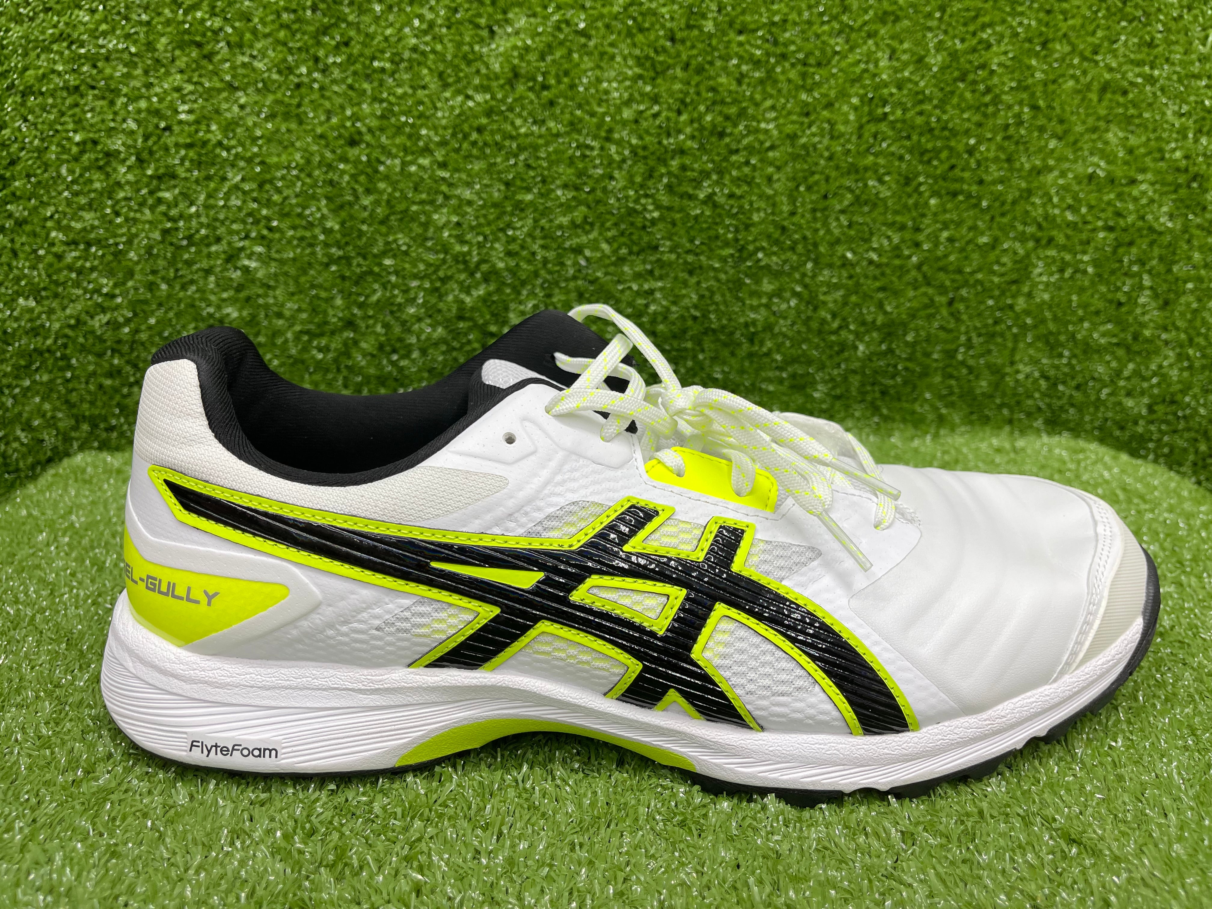 ASICS GEL-GULLY 7 Cricket Shoes - White/Safety Yellow Metal Spikes for Men - Lightweight Comfort & Superior Traction - Perfect for Professional Matches & Training Sessions