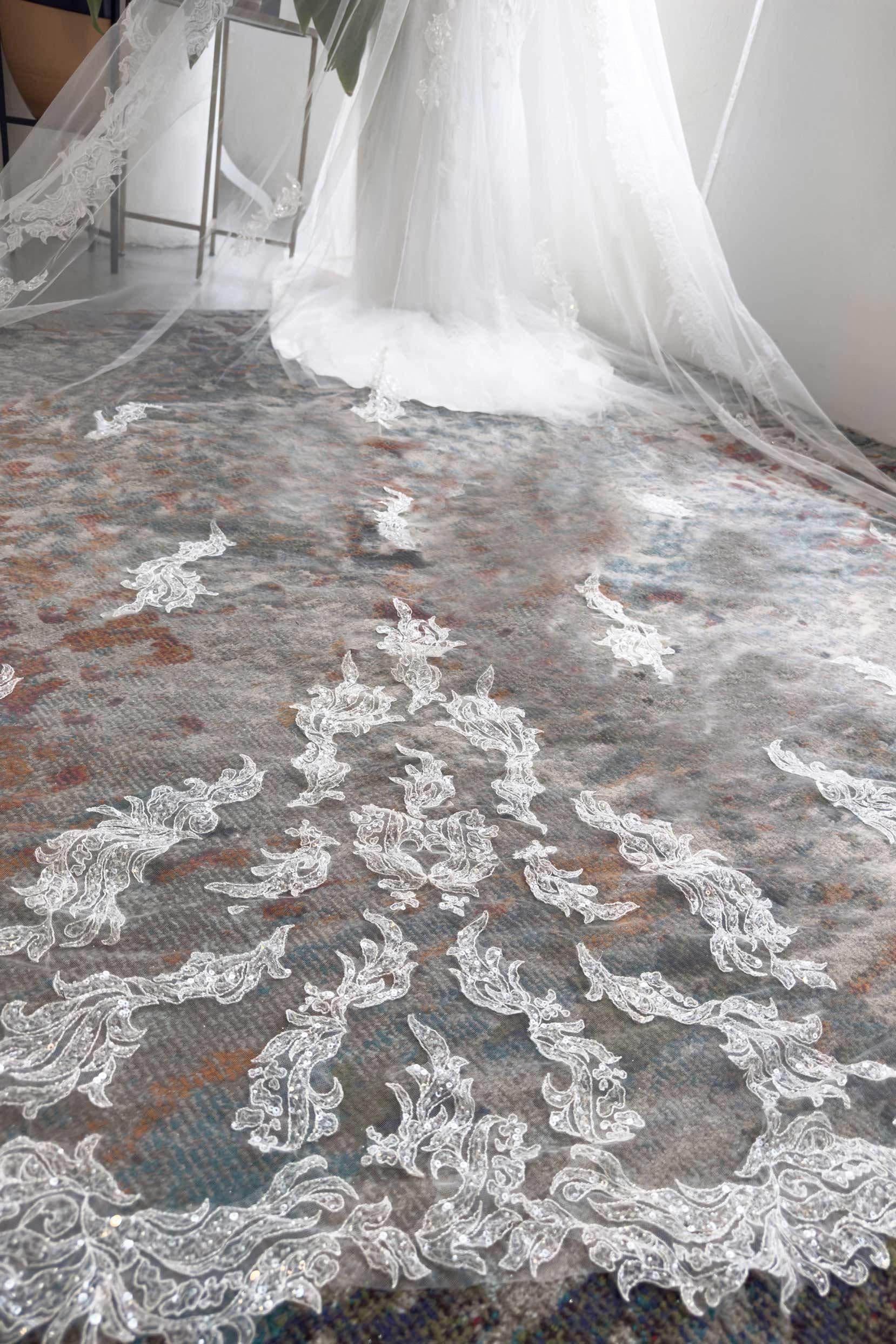 Elegant One-Tier Lace Edge Tulle Chapel Wedding Veil with Appliques & Beading - CV0335 | Perfect for Bridal Ceremonies, Church Weddings & Formal Occasions