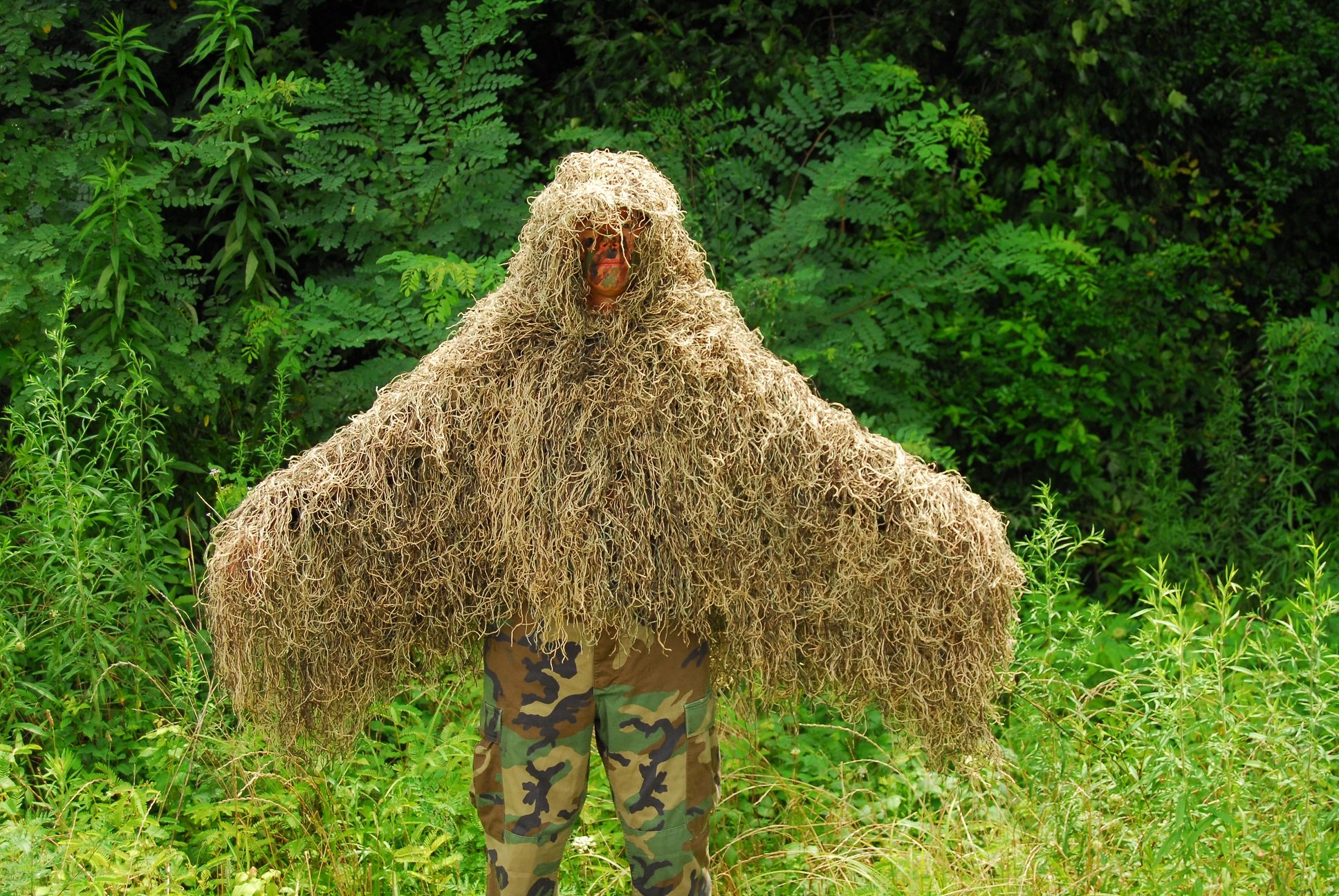 Ghillie Tracker Camo Hunting Suit - Lightweight & Durable for Outdoor Hunting, Airsoft & Tactical Missions | Perfect for Woodland, Desert & Sniper Operations