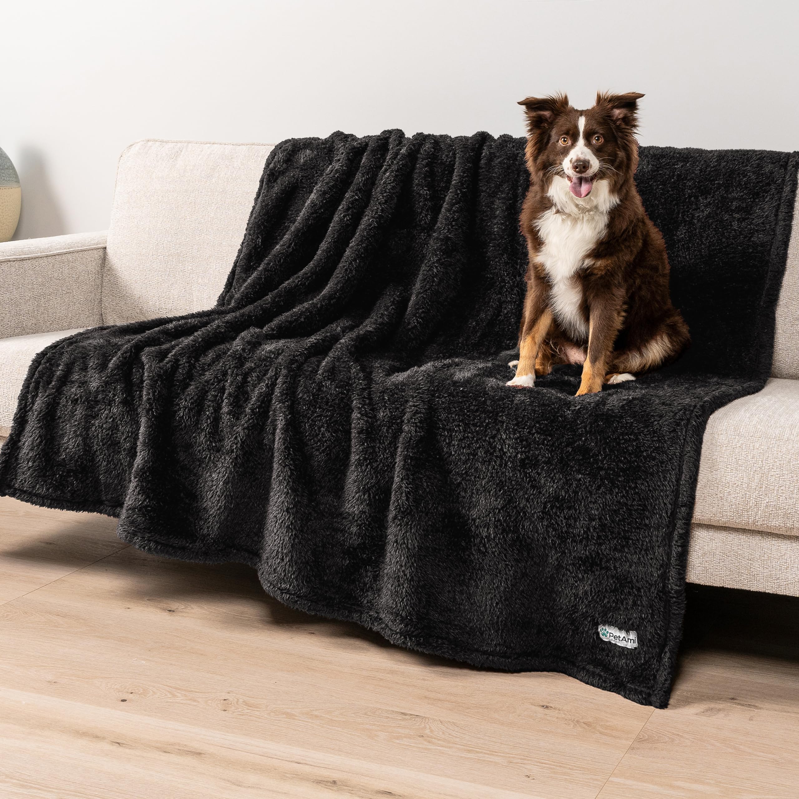 **PetAmi Extra Large Dog Blanket 60x80 - Soft Fluffy Sherpa Fleece Blanket for Large Dogs & Cats, Calming Pet Throw for Bed, Sofa, Couch - Washable Black Pet Blanket for Puppies & Kittens (Perfect for Cuddling, Travel & Anxiety Relief)**