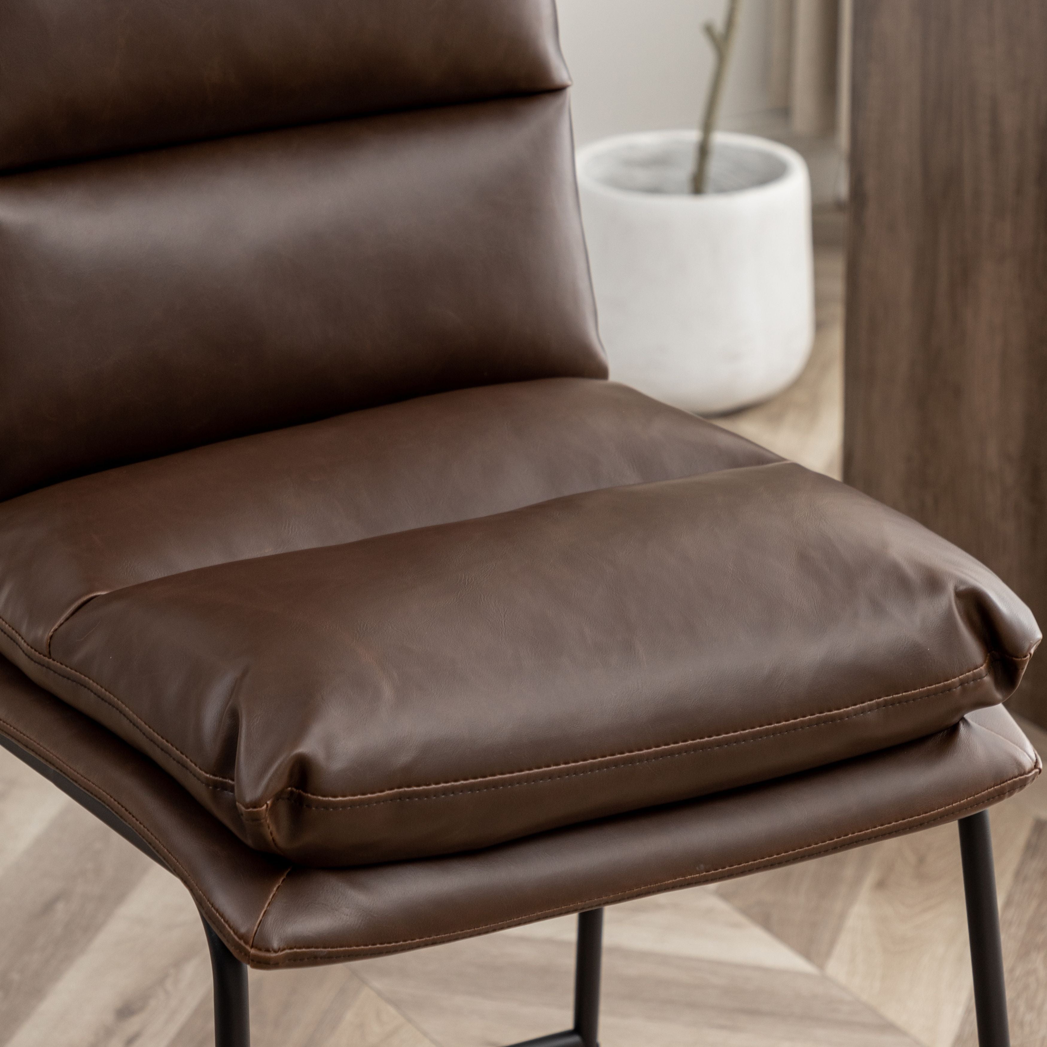 Roundhill Furniture Milos 26
