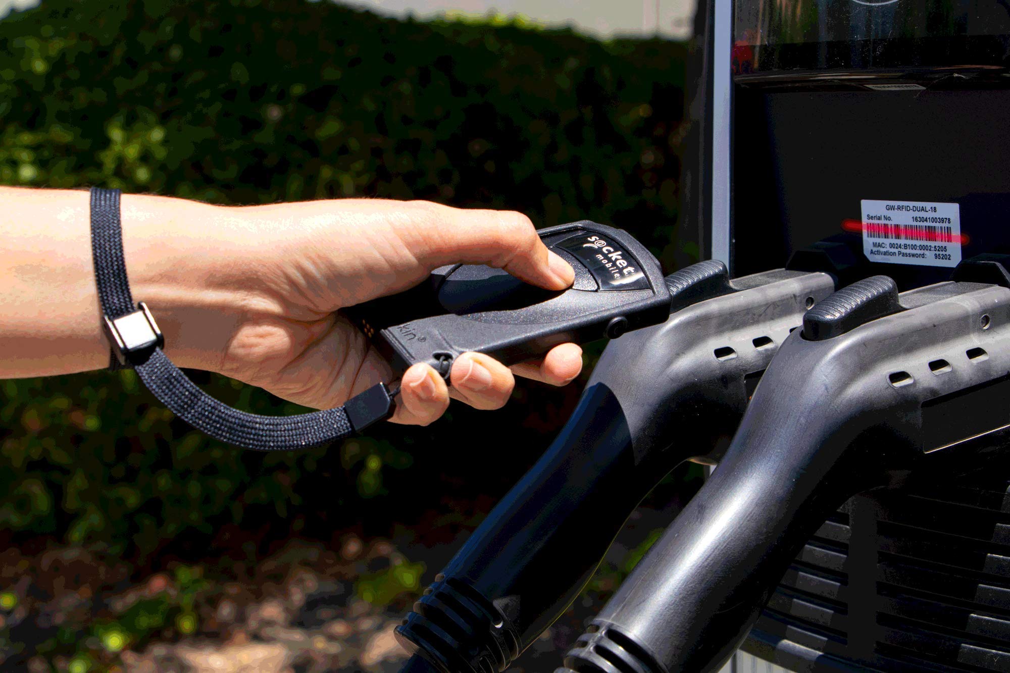 DuraScan D800 High-Speed USB Barcode Scanner with Charging Dock - Wireless 1D Linear Barcode Reader for Retail, Warehouse & Inventory Management - Fast Scanning for POS, Supermarket & Logistics