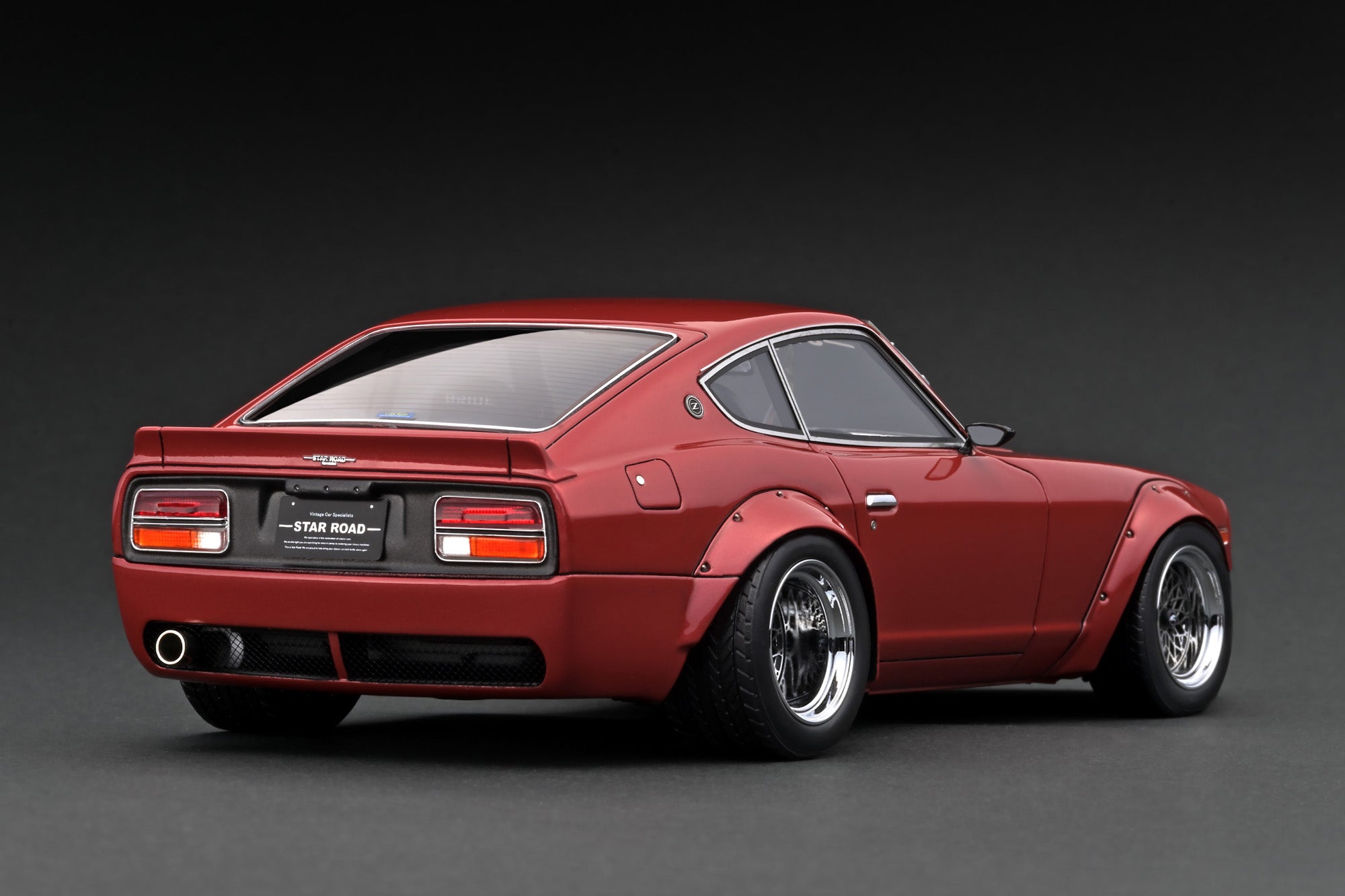 1:18 Scale Nissan Fairlady Z (S30) STAR ROAD Diecast Model Car - Red Metallic Finish - Collectible Sports Car for Display & Racing Enthusiasts - Perfect for Home Decor, Office Display & Car Show Collections