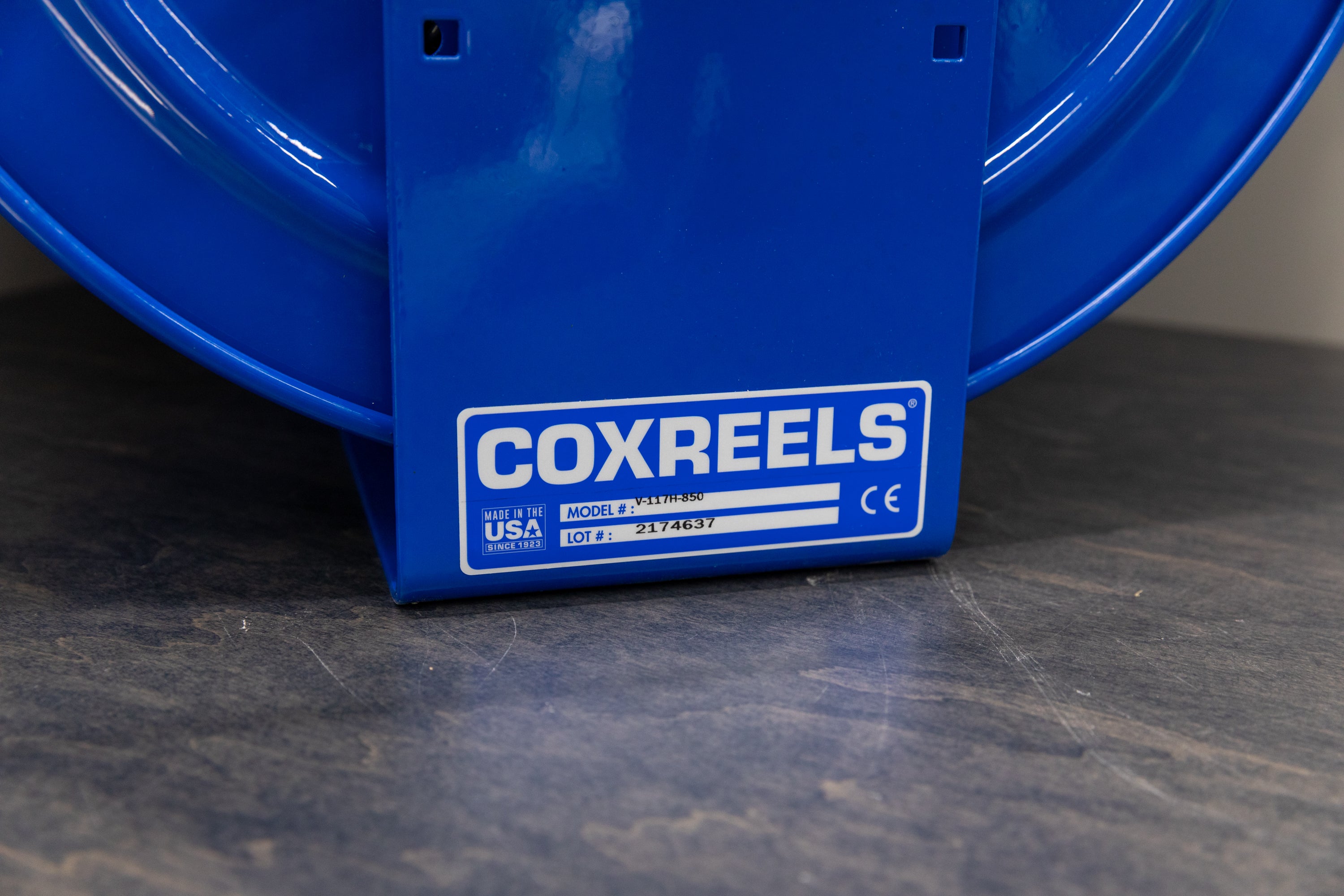 High-Quality Coxreels Vacuum Hose Reel for Industrial & Home Use - Durable Retractable Air Hose Storage Solution for Workshops, Garages & Cleaning