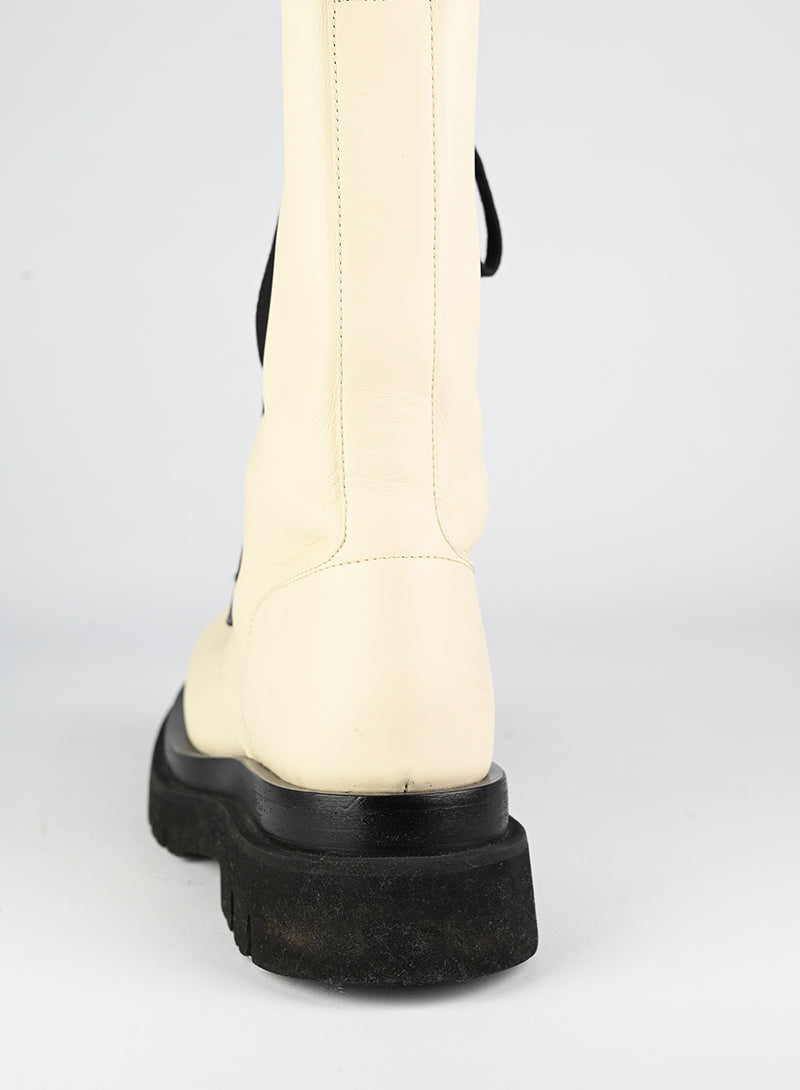 Bottega Veneta White Leather Anfibi Boots Size 39 - Perfect for Winter Fashion & Outdoor Adventures