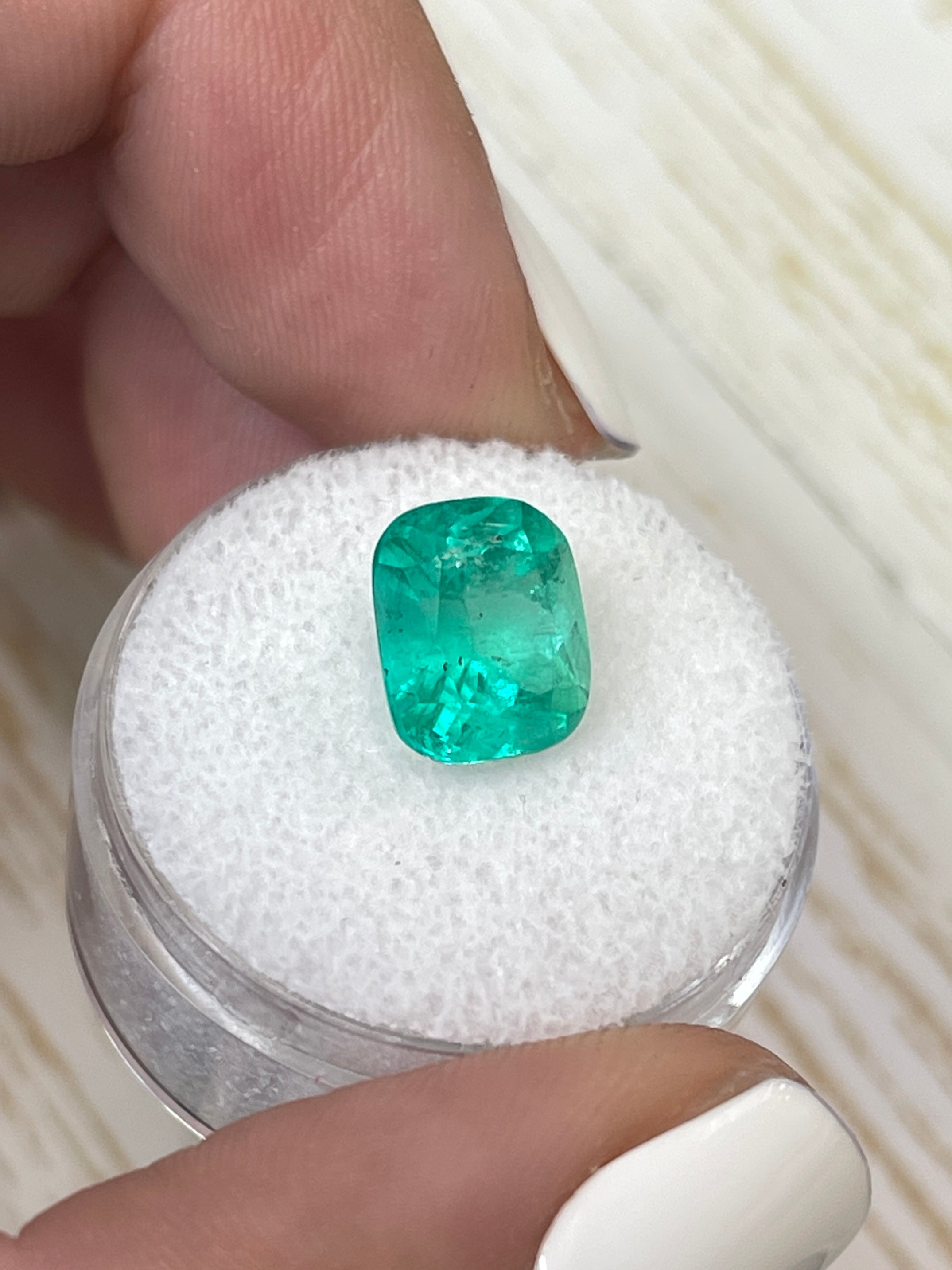 3.43 Carat Natural Colombian Emerald - Medium Green Cushion Cut Loose Gemstone for Jewelry Making, Engagement Rings & Fine Collections