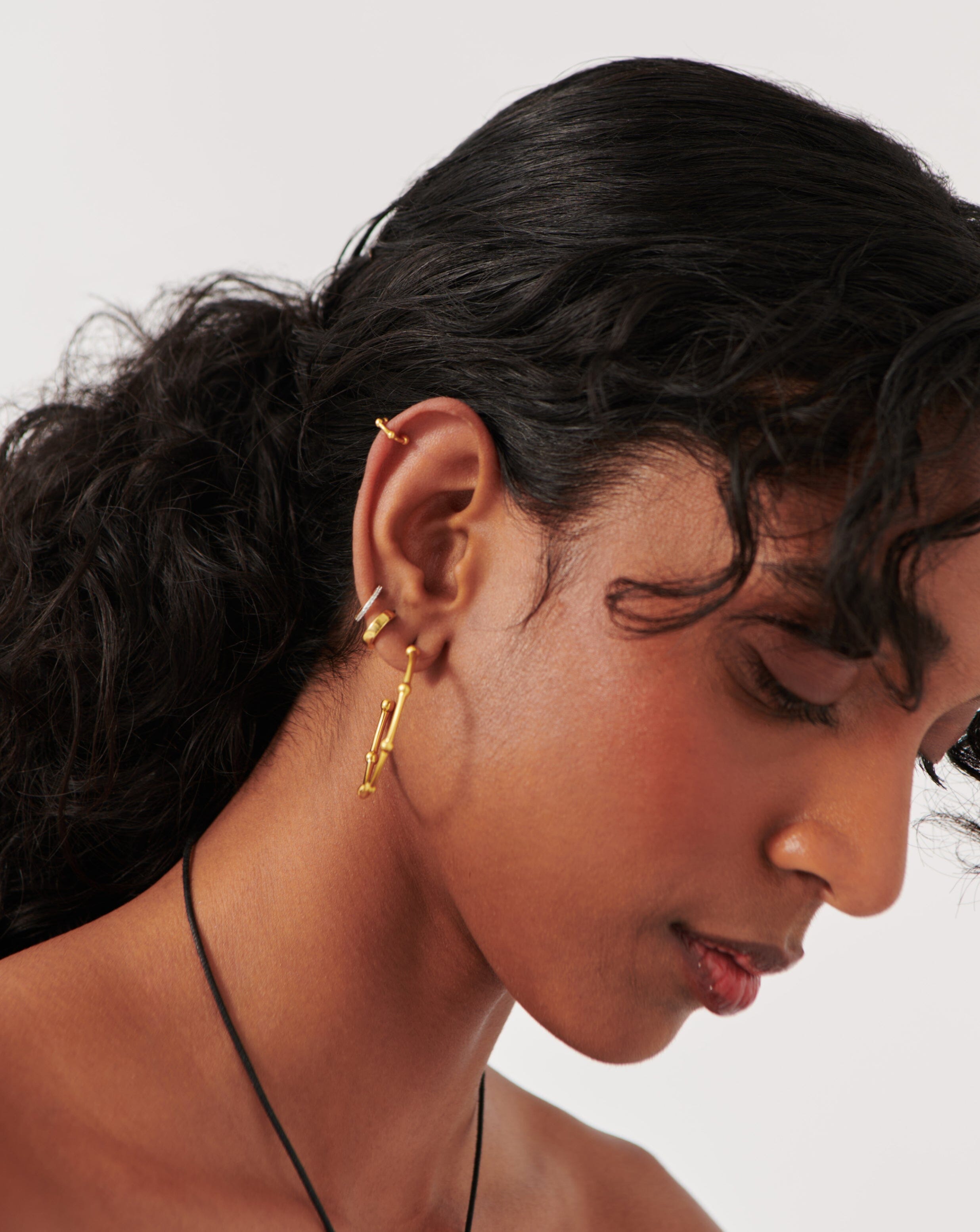 Lucy Williams Mini Orb Ear Cuff - Trendy Gold/Silver Hoop Ear Cuff for Women, Non-Piercing Clip-On Earrings for Cartilage & Helix - Perfect for Parties, Weddings & Everyday Wear