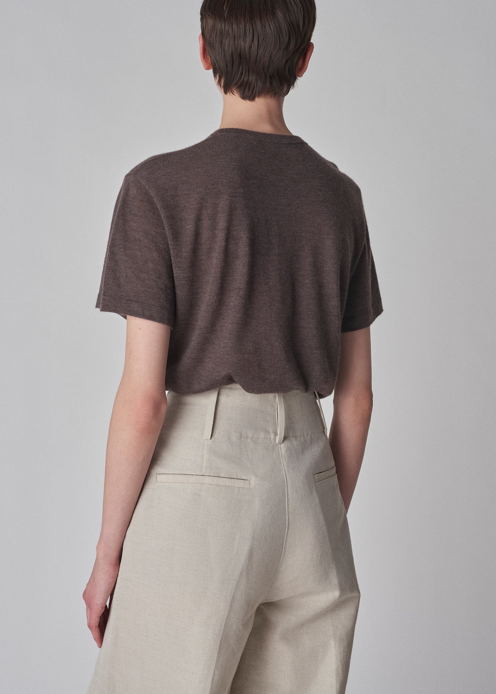 Luxury Brown Cashmere T-Shirt for Men & Women - Soft & Comfortable Fine Knit Tee for Casual Wear & Layering